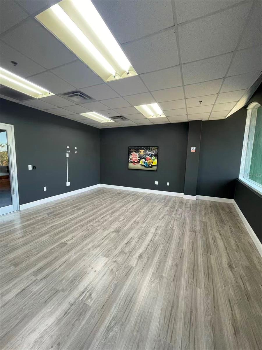 DREWTINA COMMERCE CENTER - Commercial Sale