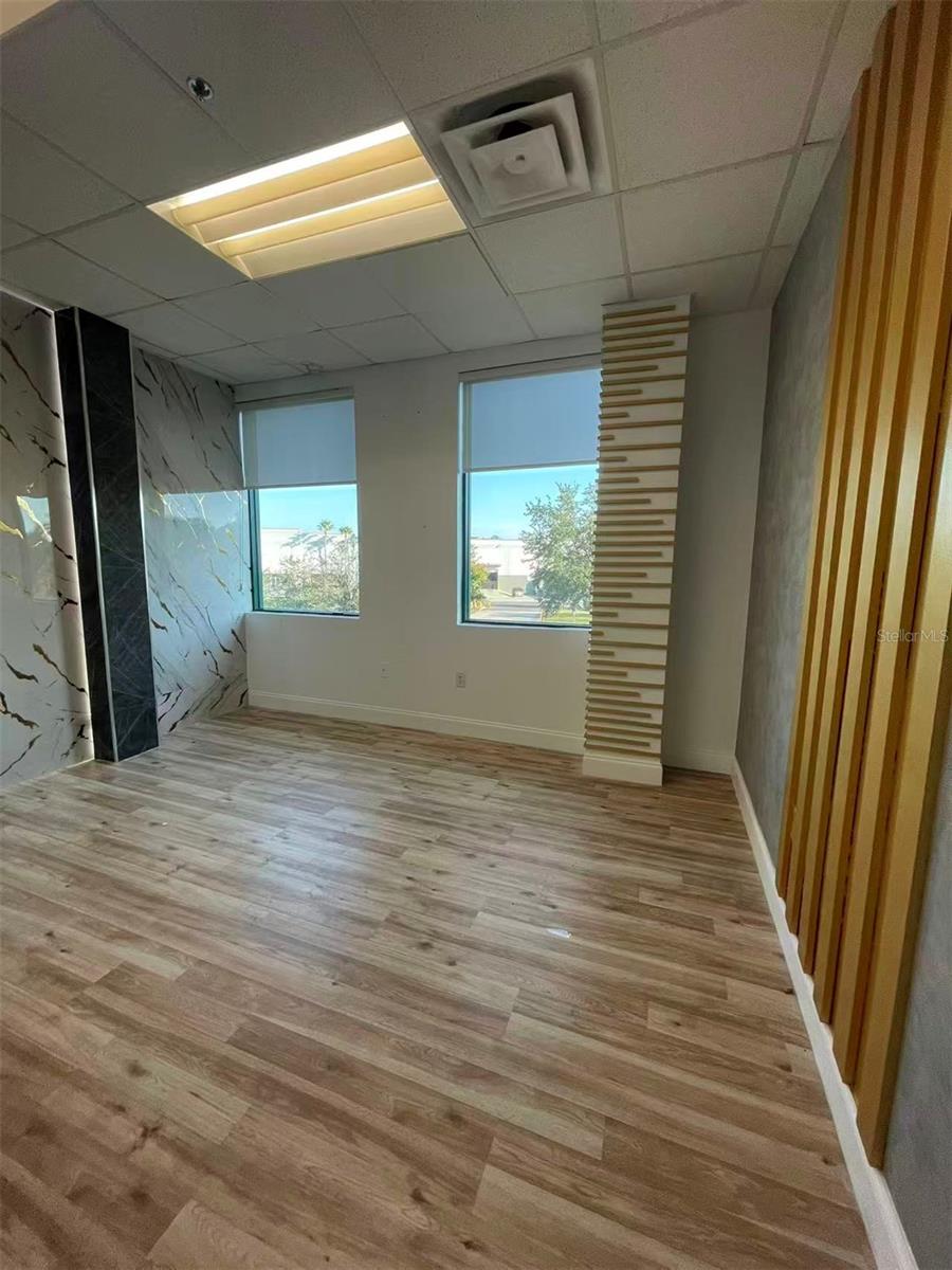 DREWTINA COMMERCE CENTER - Commercial Sale