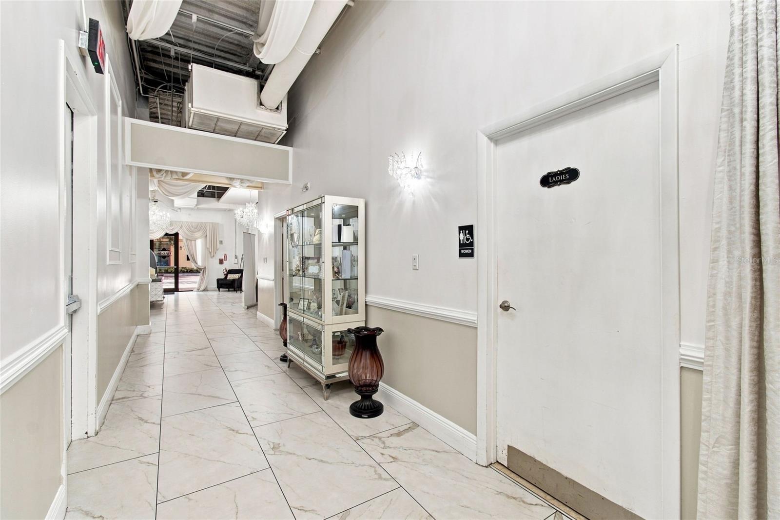 RETAIL/VERANDA PARK BLDG 7000 CO - Commercial Sale