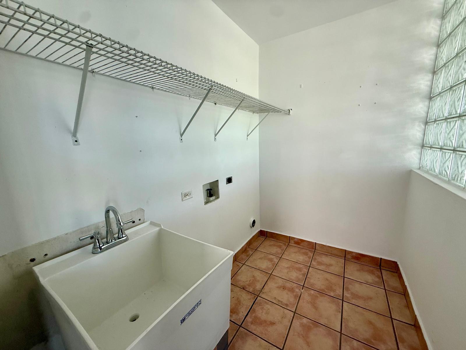VILLAS DE GOLF WEST - Residential