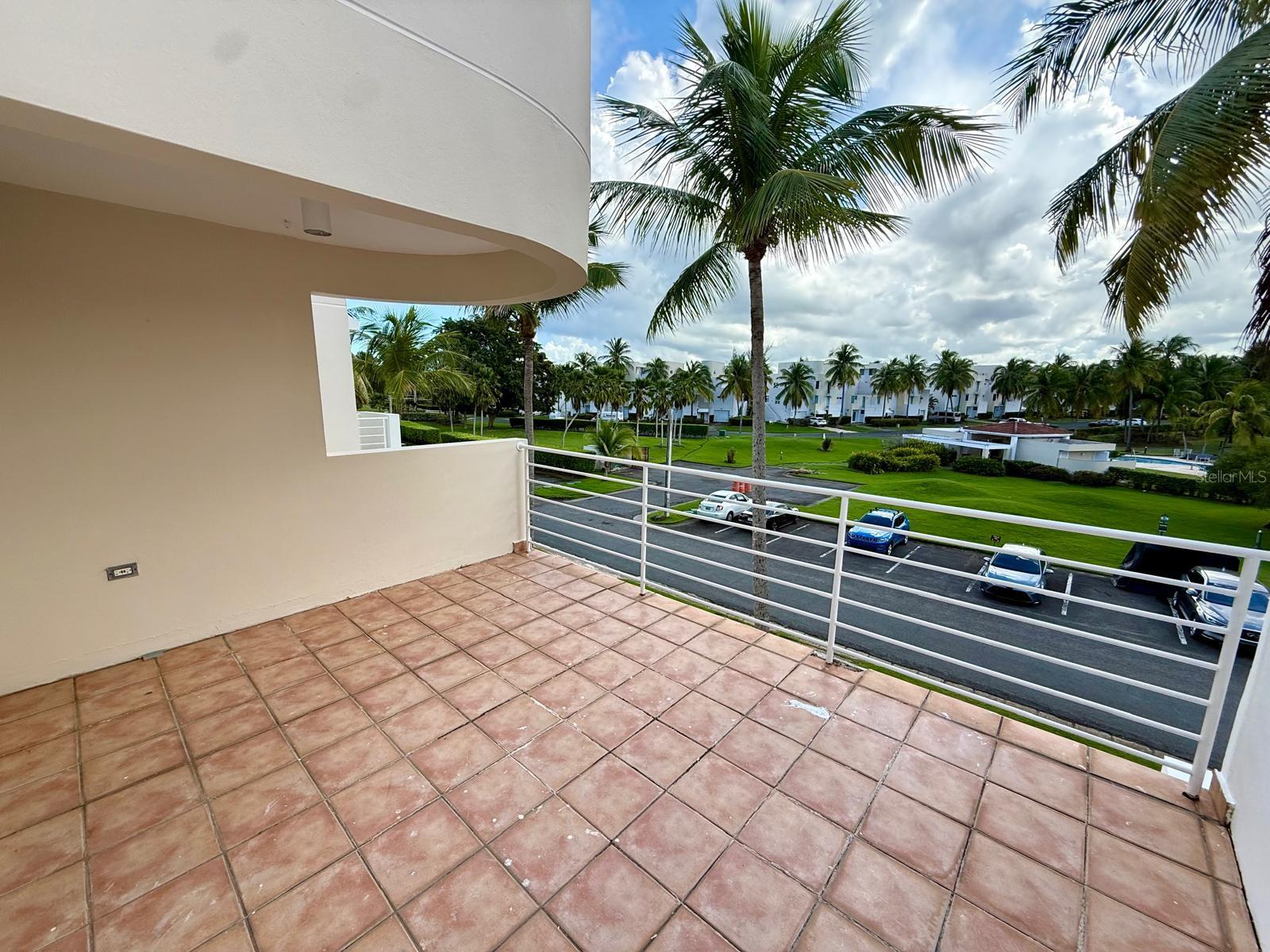 VILLAS DE GOLF WEST - Residential