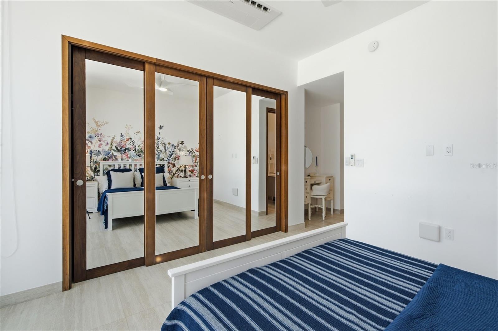 THE ENCLAVE - Residential