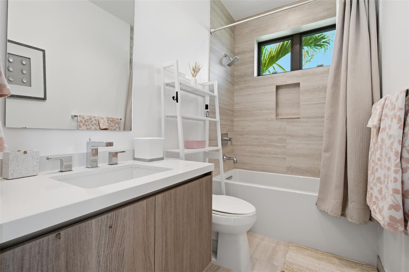 THE ENCLAVE - Residential
