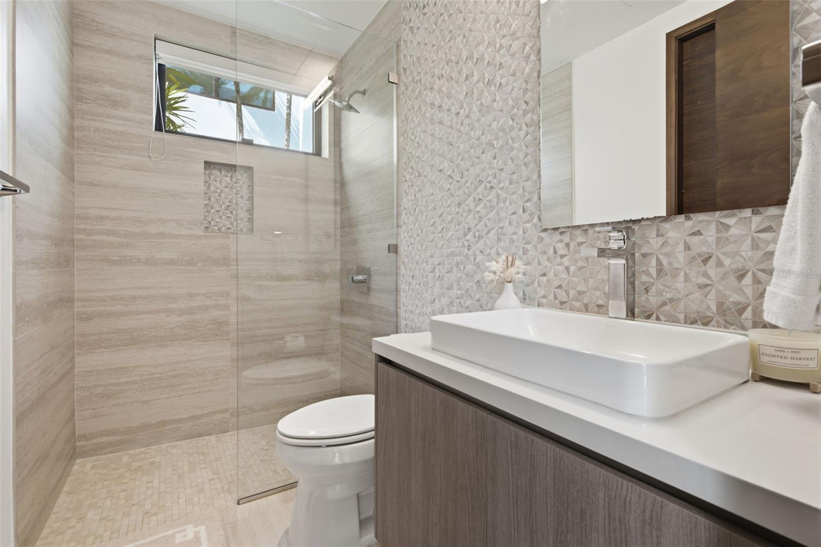 THE ENCLAVE - Residential
