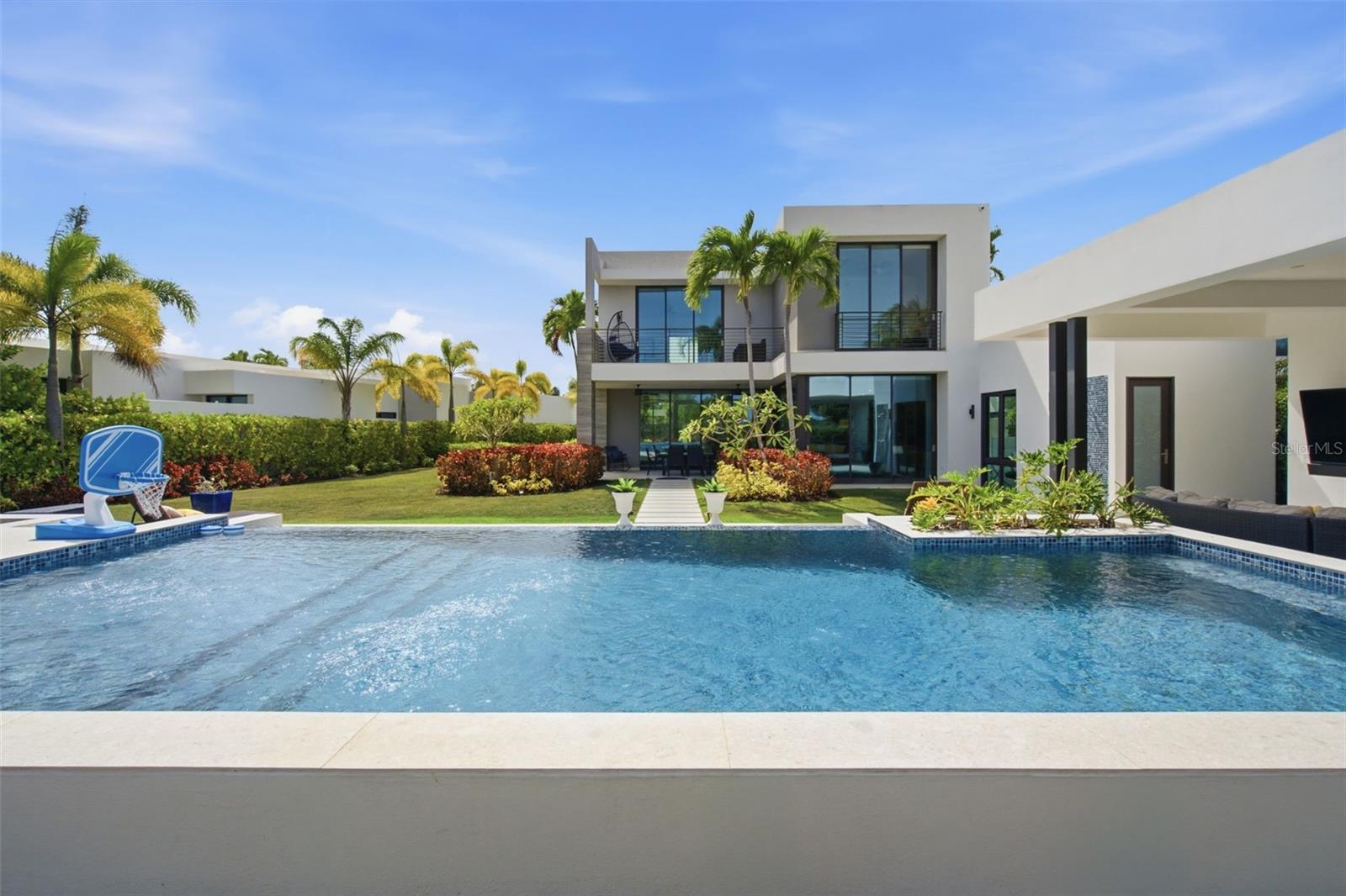 THE ENCLAVE - Residential