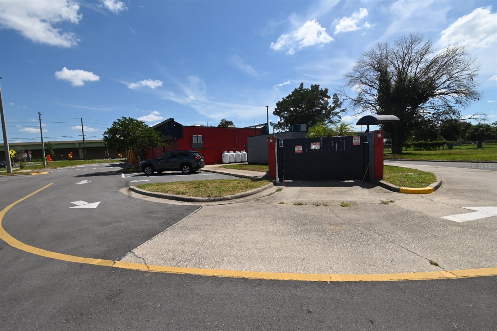 PARKWAY CENTER PH 02 - Commercial Sale