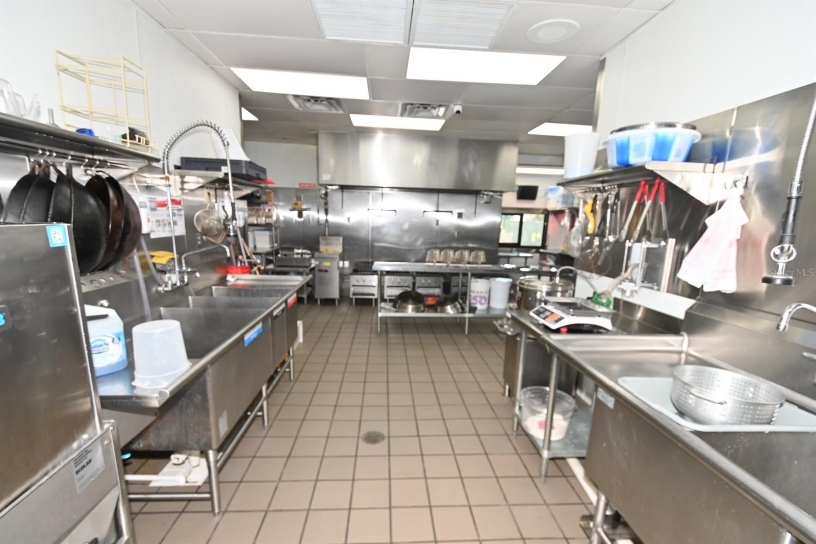 PARKWAY CENTER PH 02 - Commercial Sale