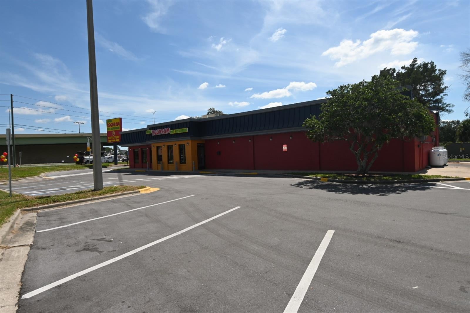 PARKWAY CENTER PH 02 - Commercial Sale