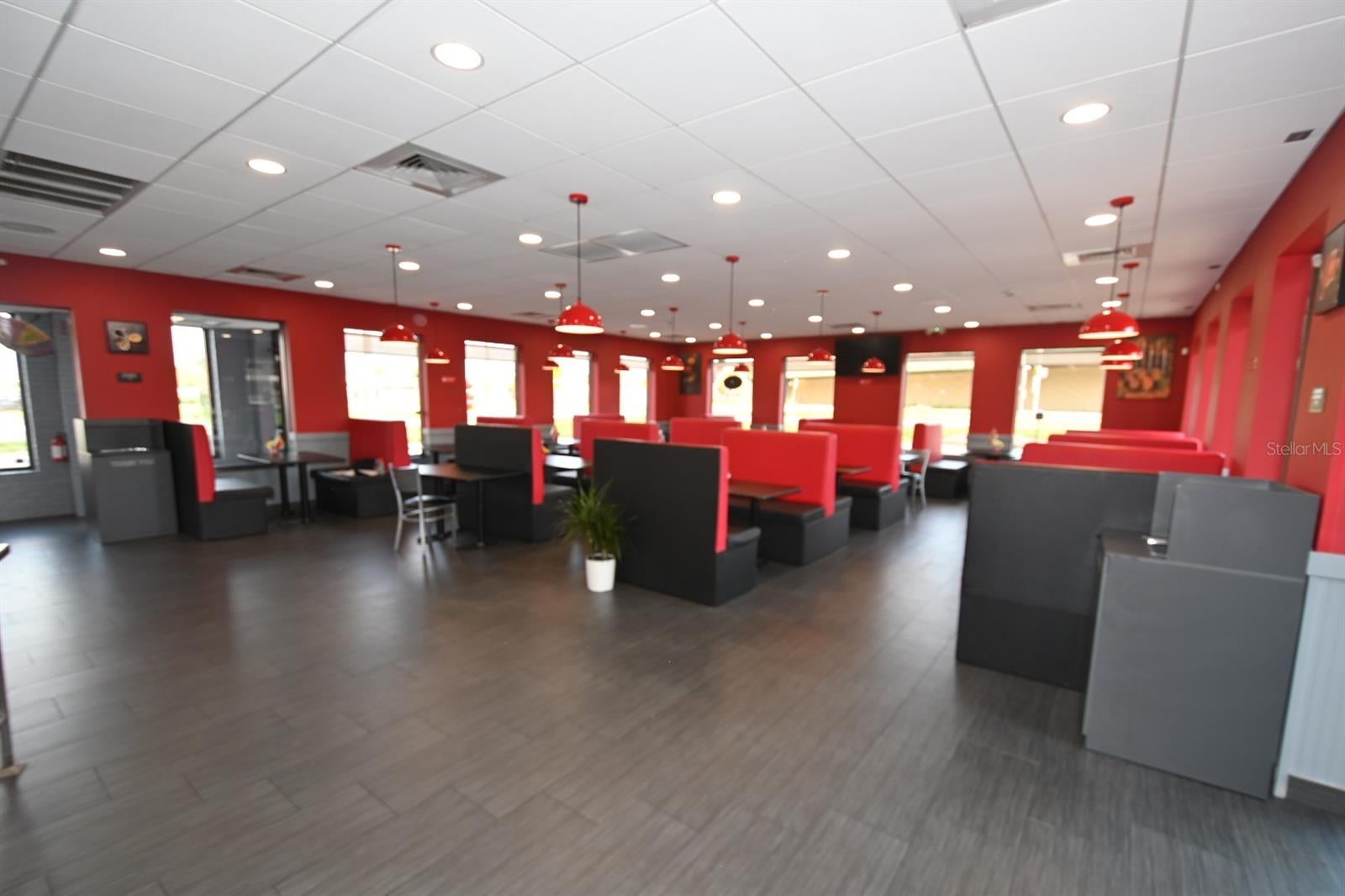 PARKWAY CENTER PH 02 - Commercial Sale