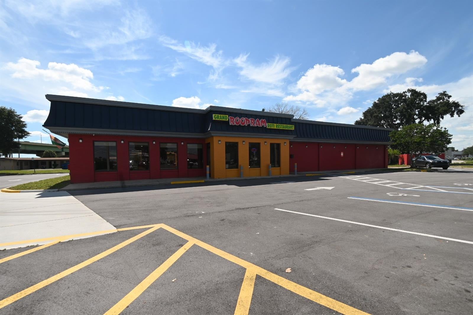 PARKWAY CENTER PH 02 - Commercial Sale