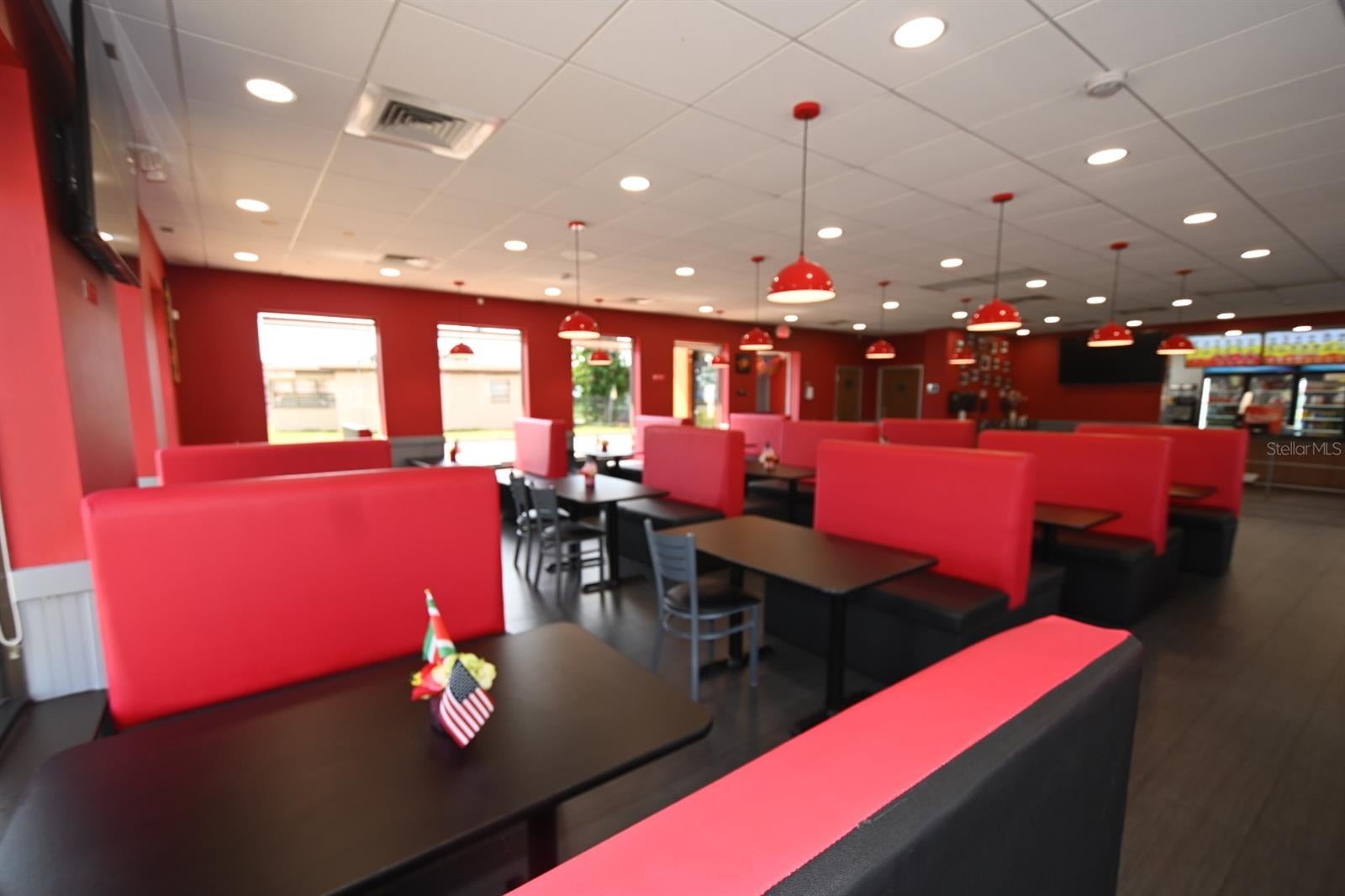 PARKWAY CENTER PH 02 - Commercial Sale