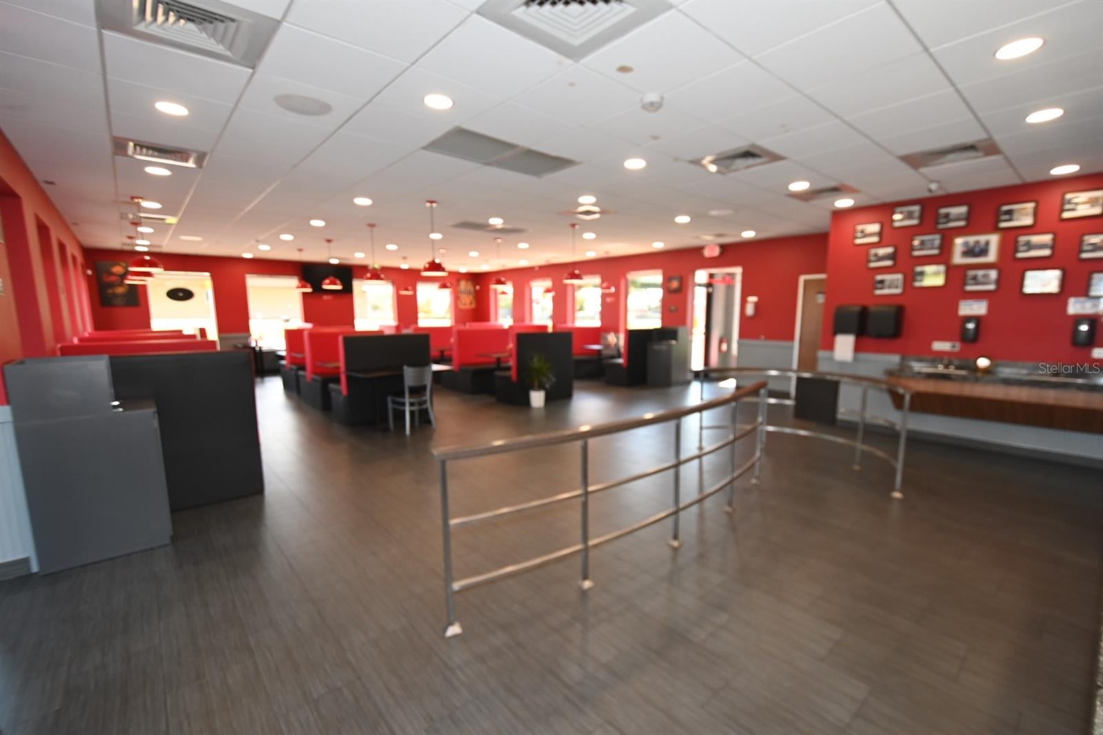 PARKWAY CENTER PH 02 - Commercial Sale