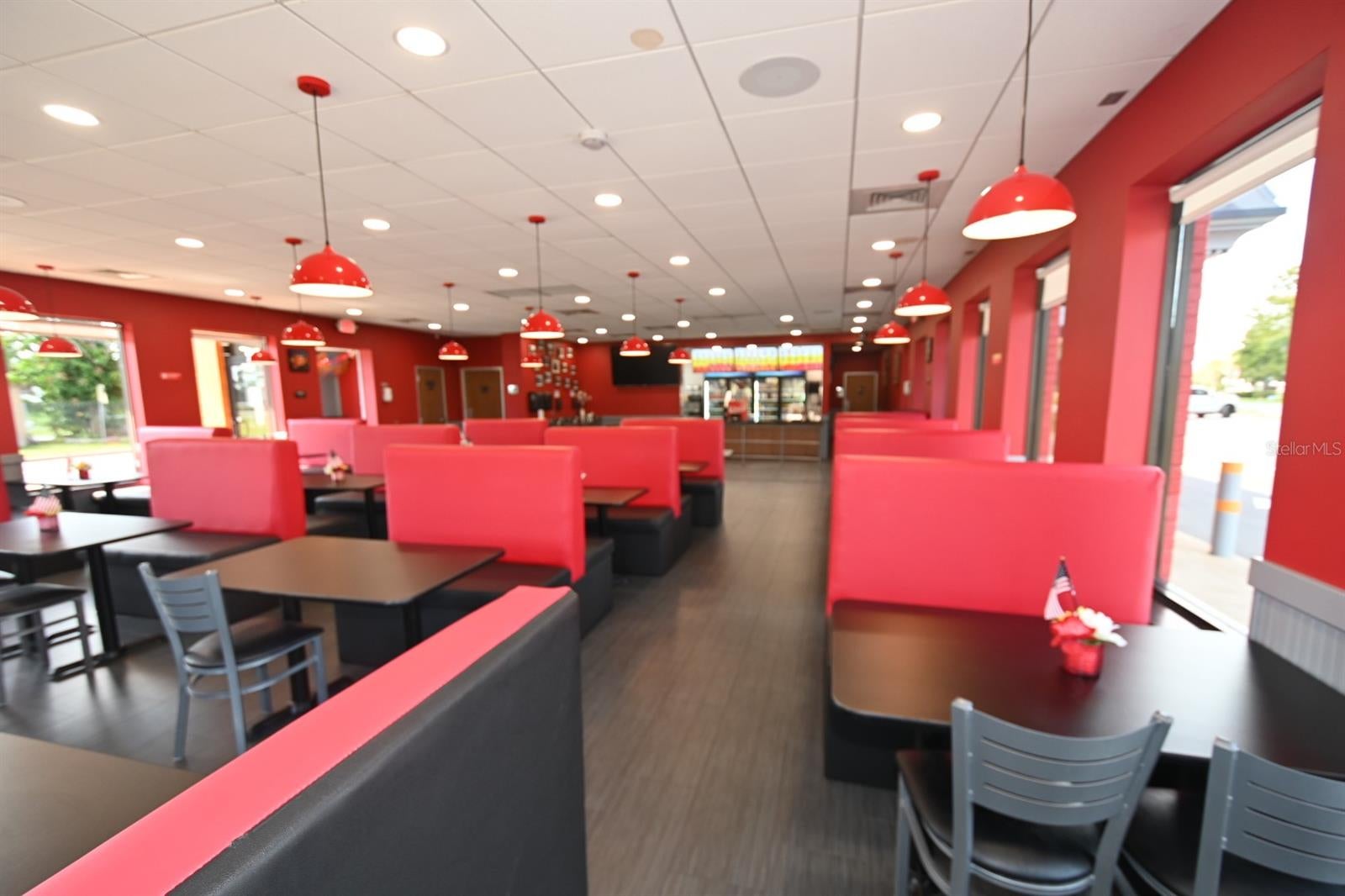 PARKWAY CENTER PH 02 - Commercial Sale