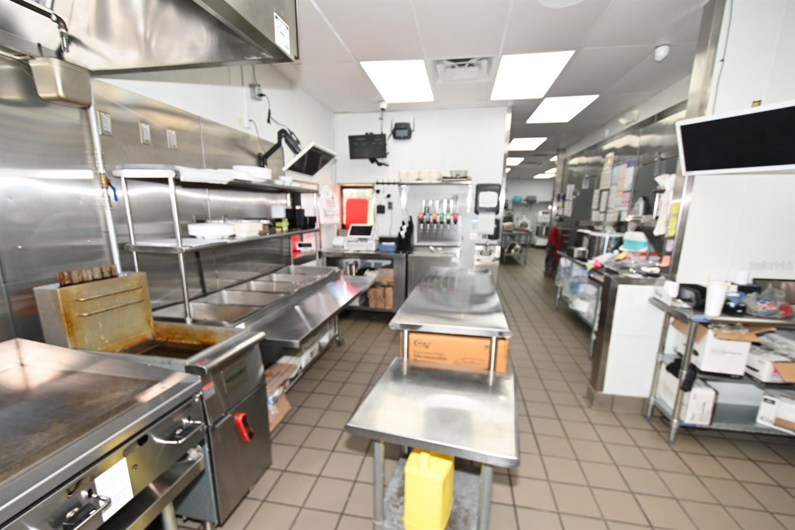 PARKWAY CENTER PH 02 - Commercial Sale