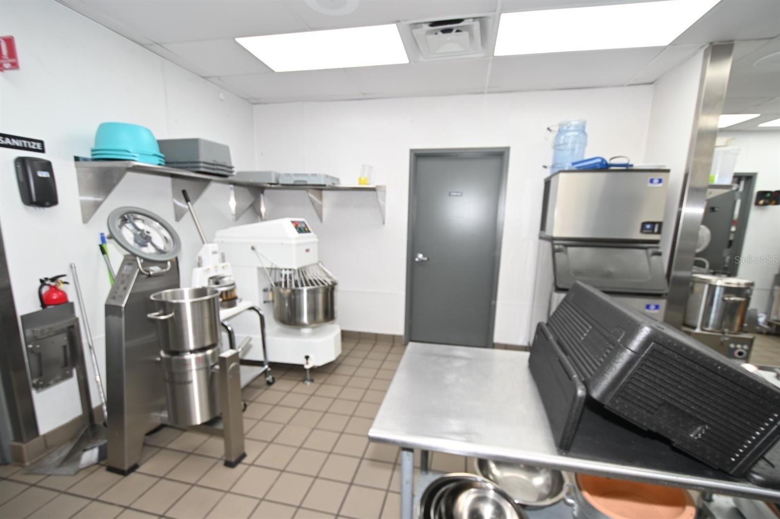 PARKWAY CENTER PH 02 - Commercial Sale