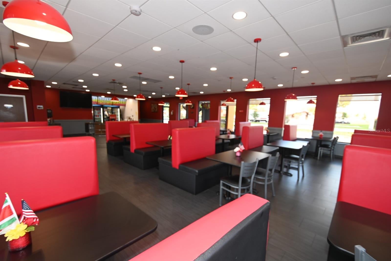 PARKWAY CENTER PH 02 - Commercial Sale