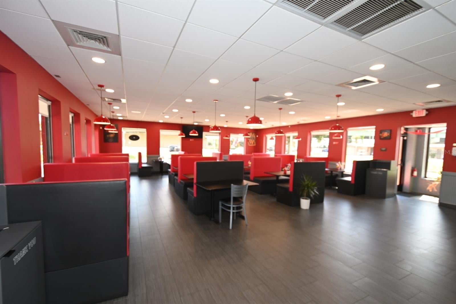 PARKWAY CENTER PH 02 - Commercial Sale