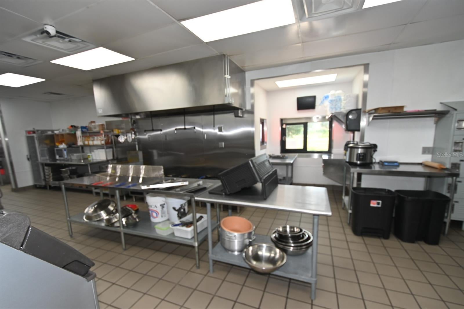 PARKWAY CENTER PH 02 - Commercial Sale