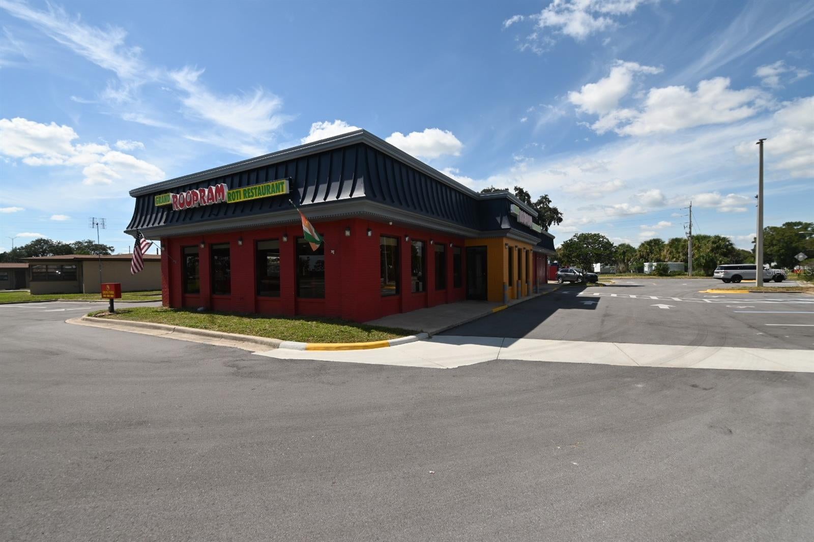 PARKWAY CENTER PH 02 - Commercial Sale