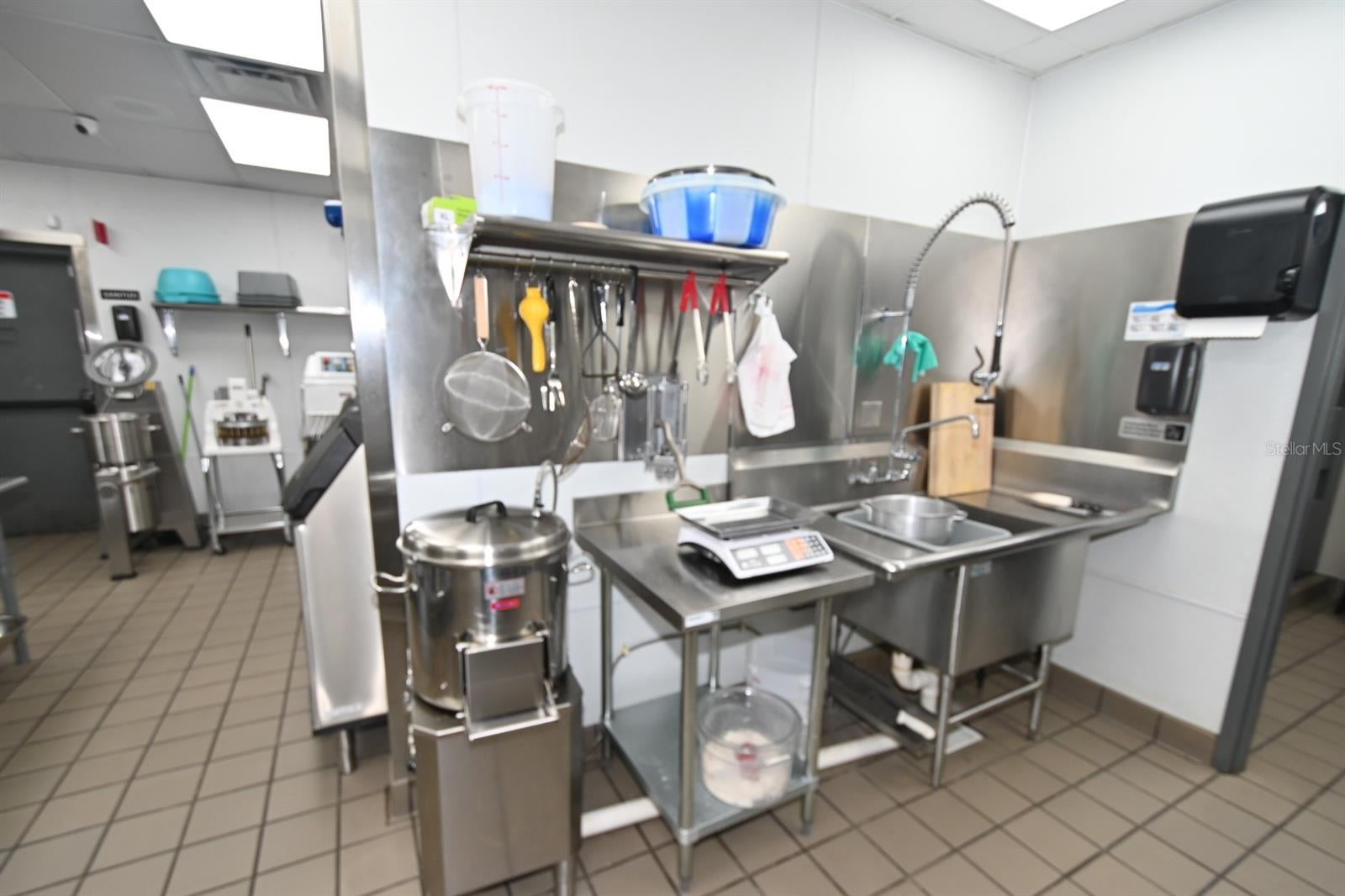 PARKWAY CENTER PH 02 - Commercial Sale