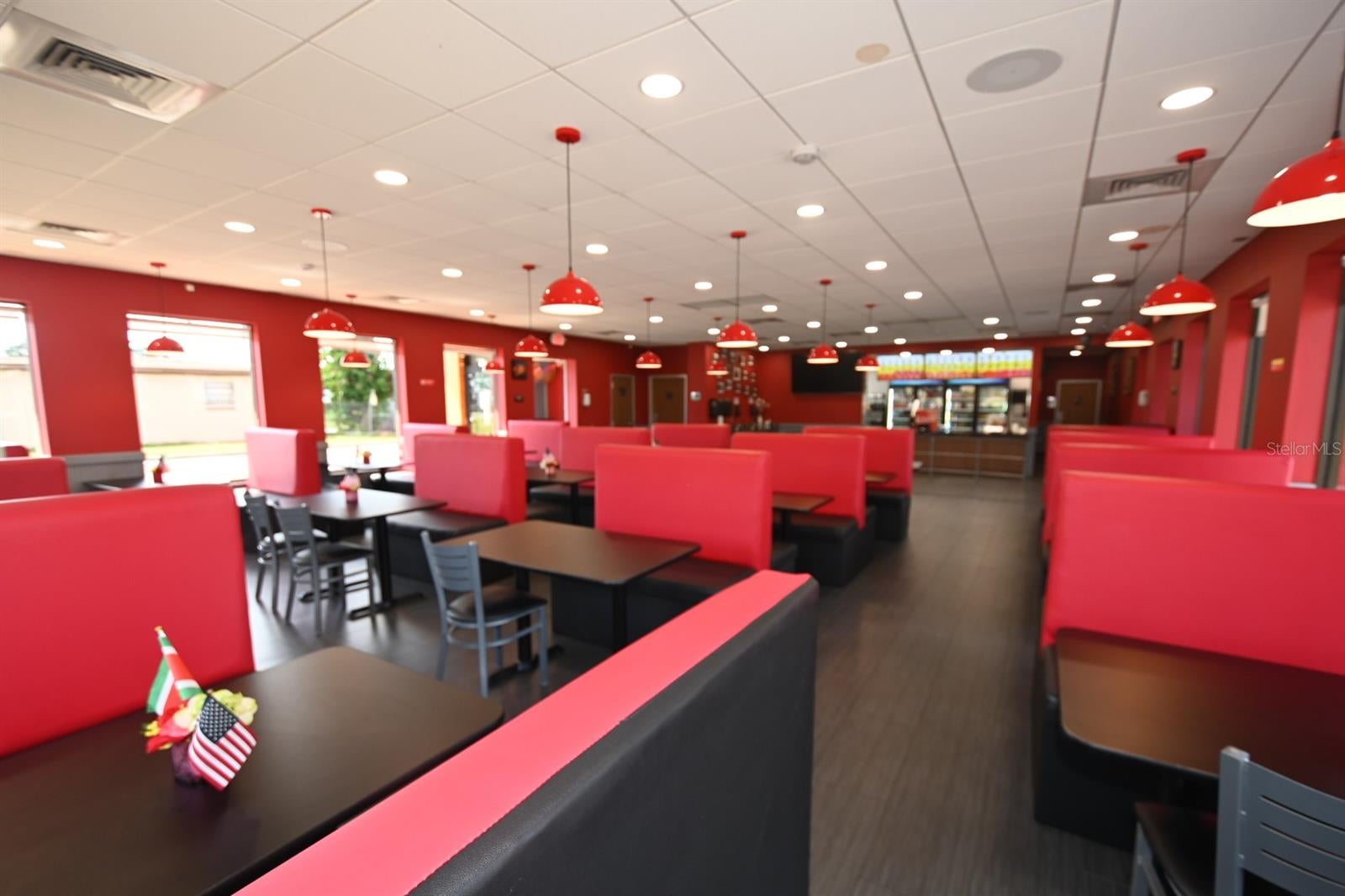PARKWAY CENTER PH 02 - Commercial Sale
