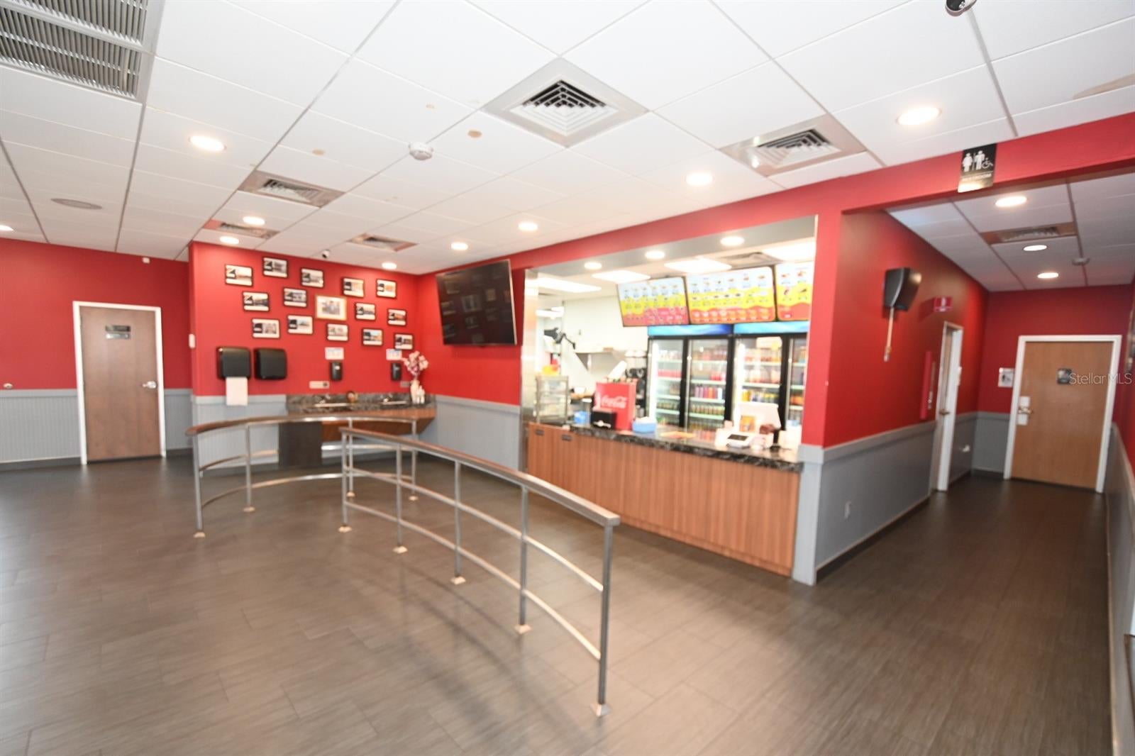 PARKWAY CENTER PH 02 - Commercial Sale