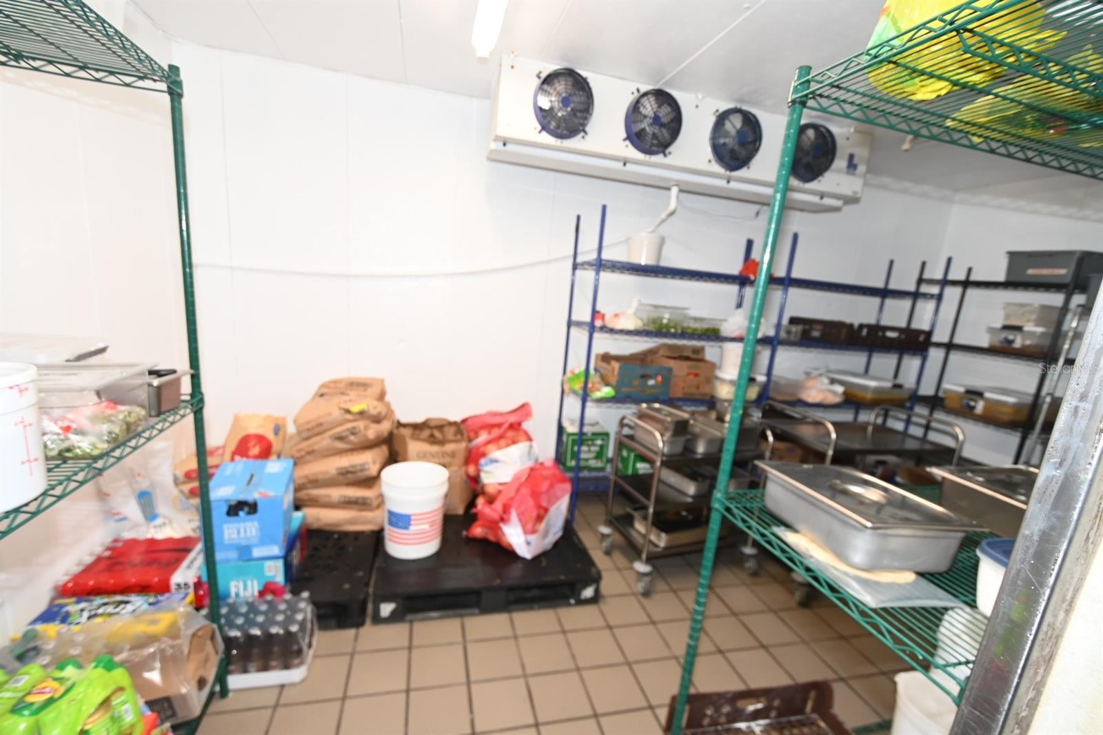 PARKWAY CENTER PH 02 - Commercial Sale