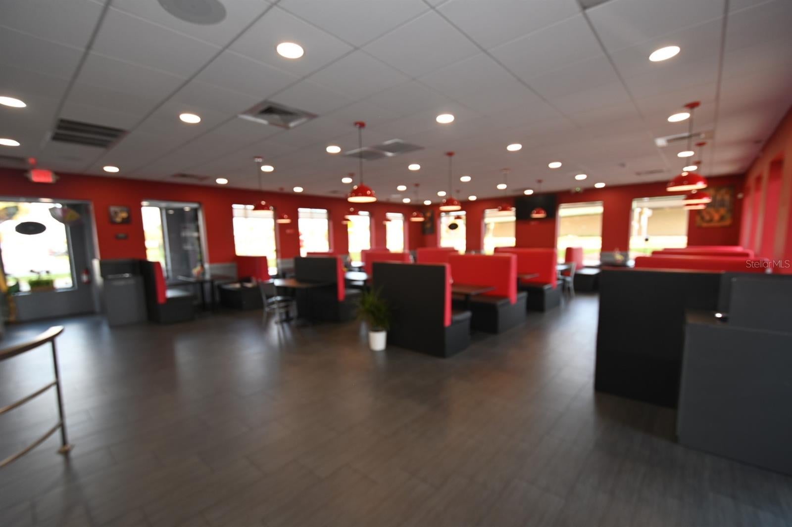 PARKWAY CENTER PH 02 - Commercial Sale