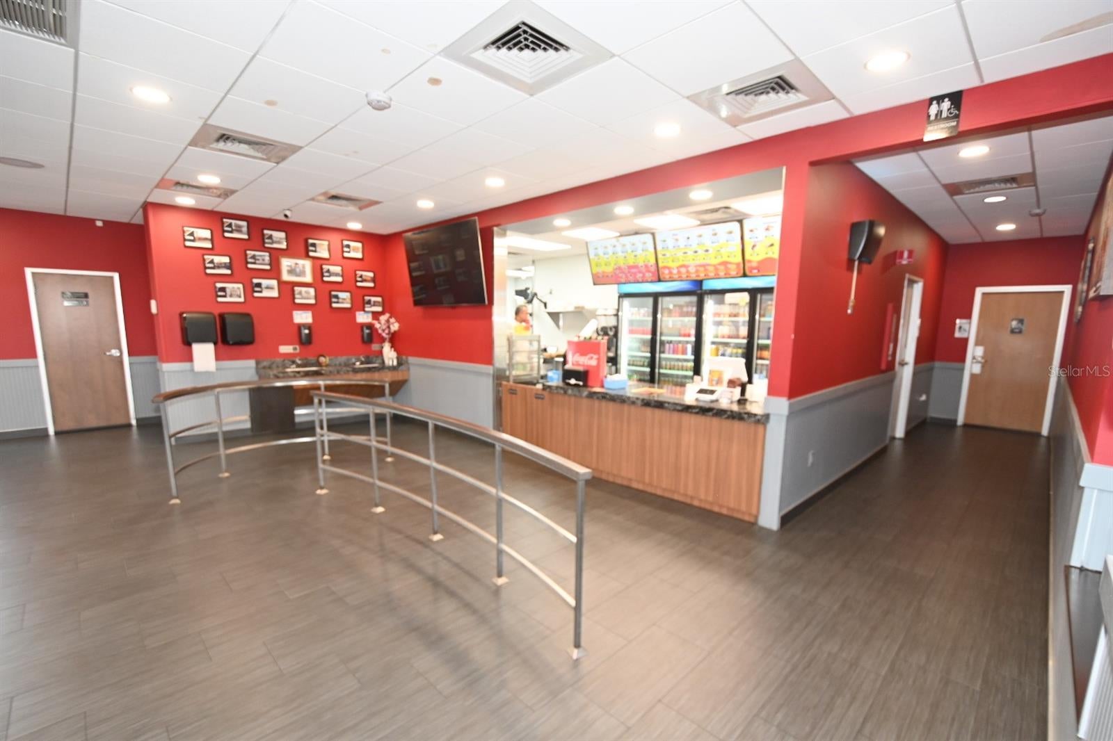 PARKWAY CENTER PH 02 - Commercial Sale