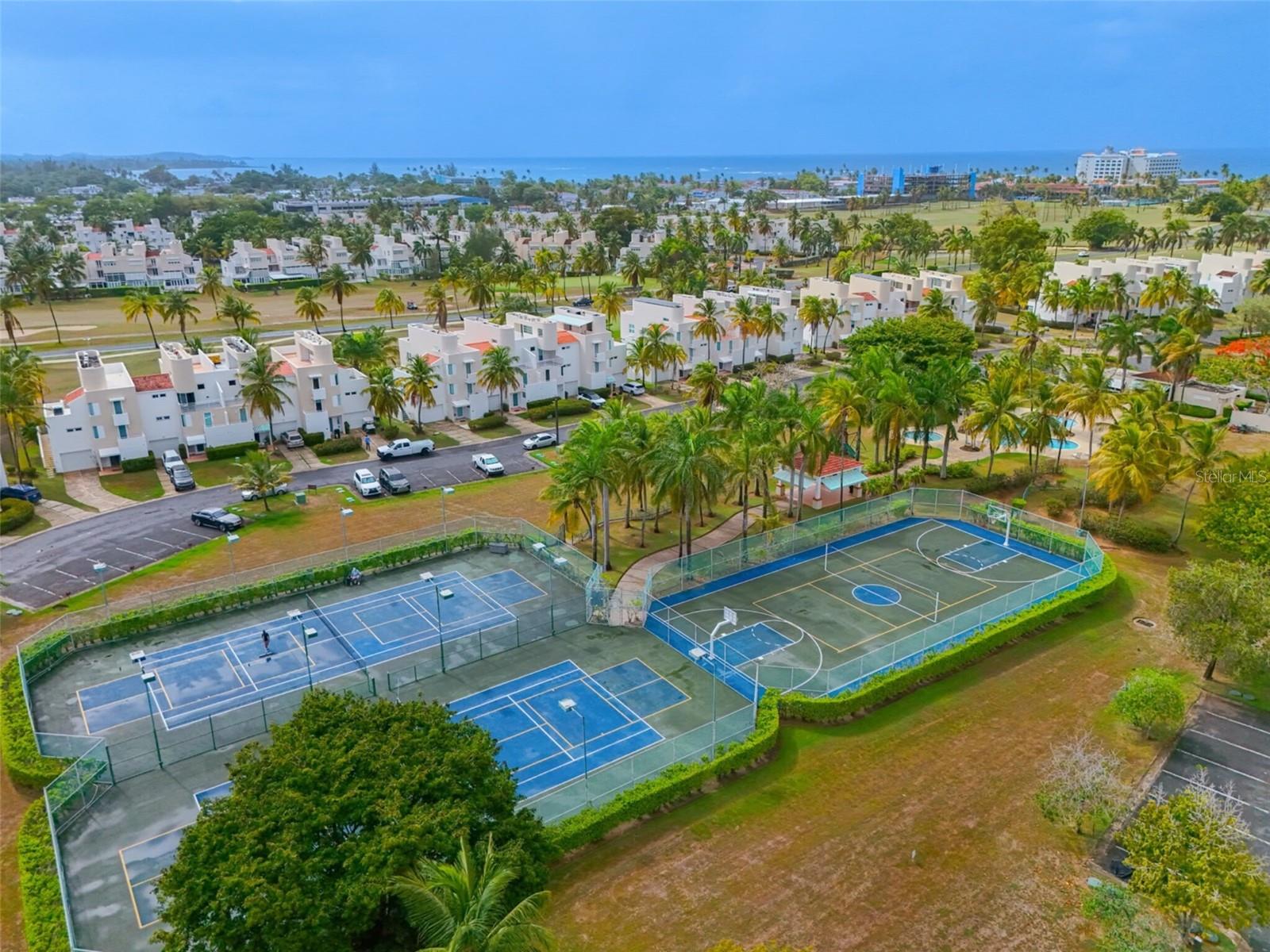 VILLAS DE GOLF ESTE - Residential