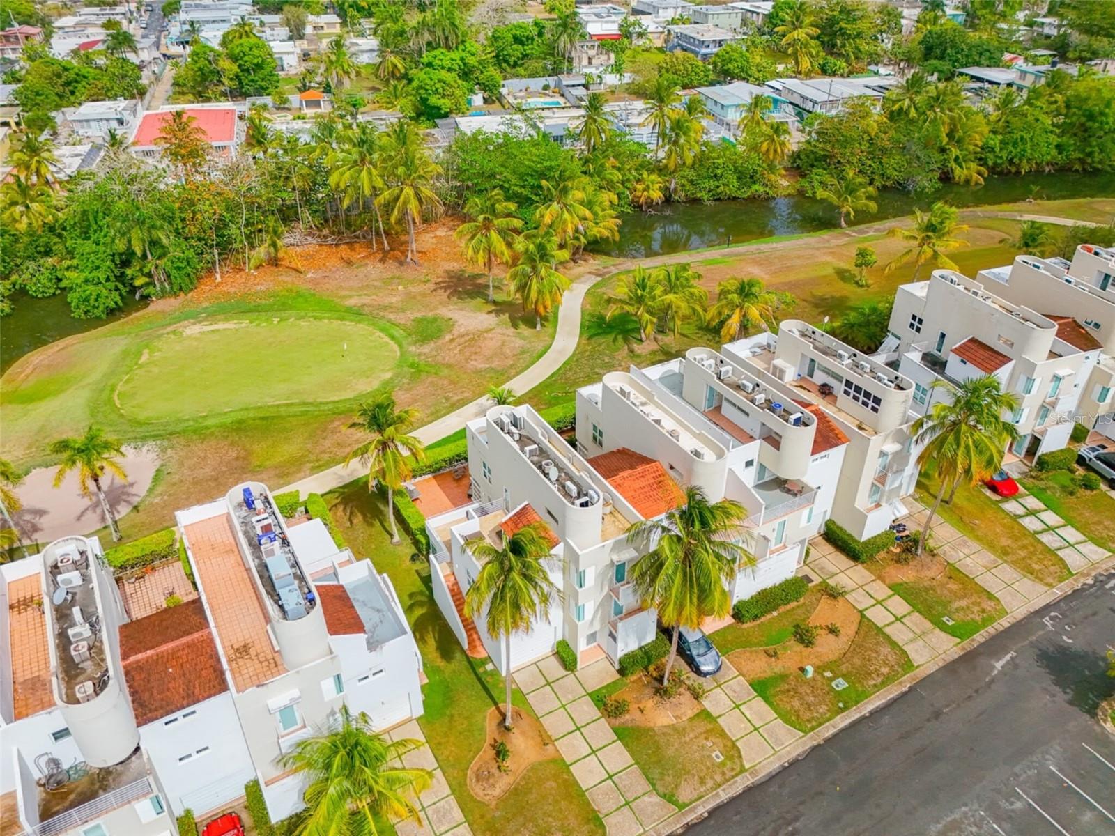 VILLAS DE GOLF ESTE - Residential
