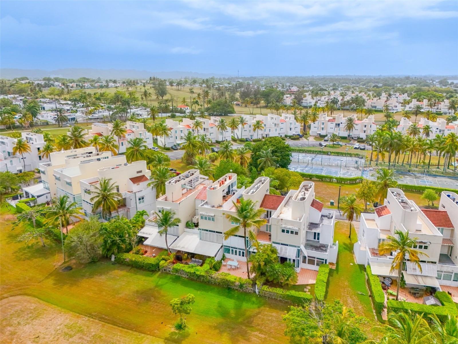 VILLAS DE GOLF ESTE - Residential