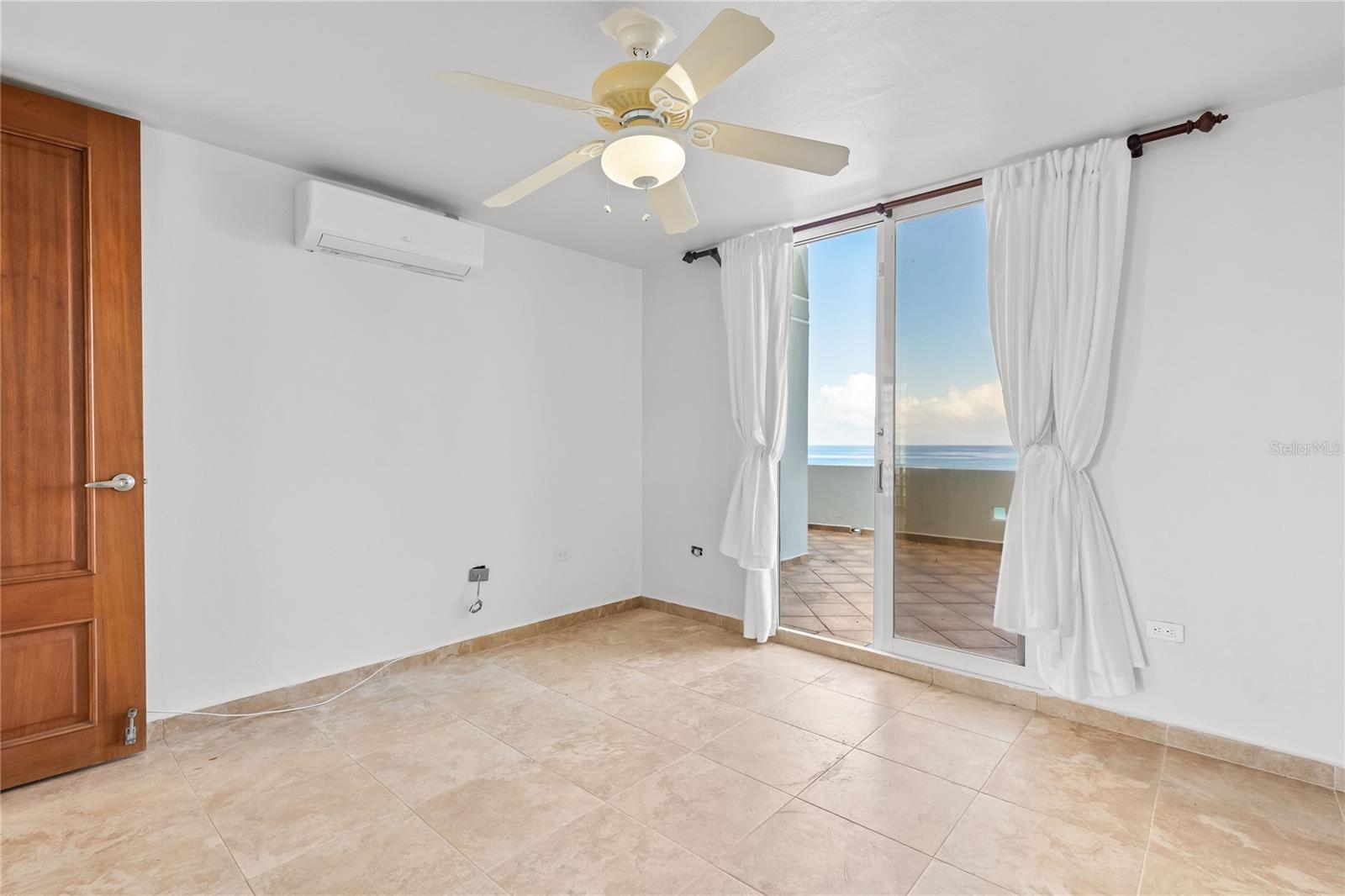 CONDOMINIO COSTA DORADA - Residential