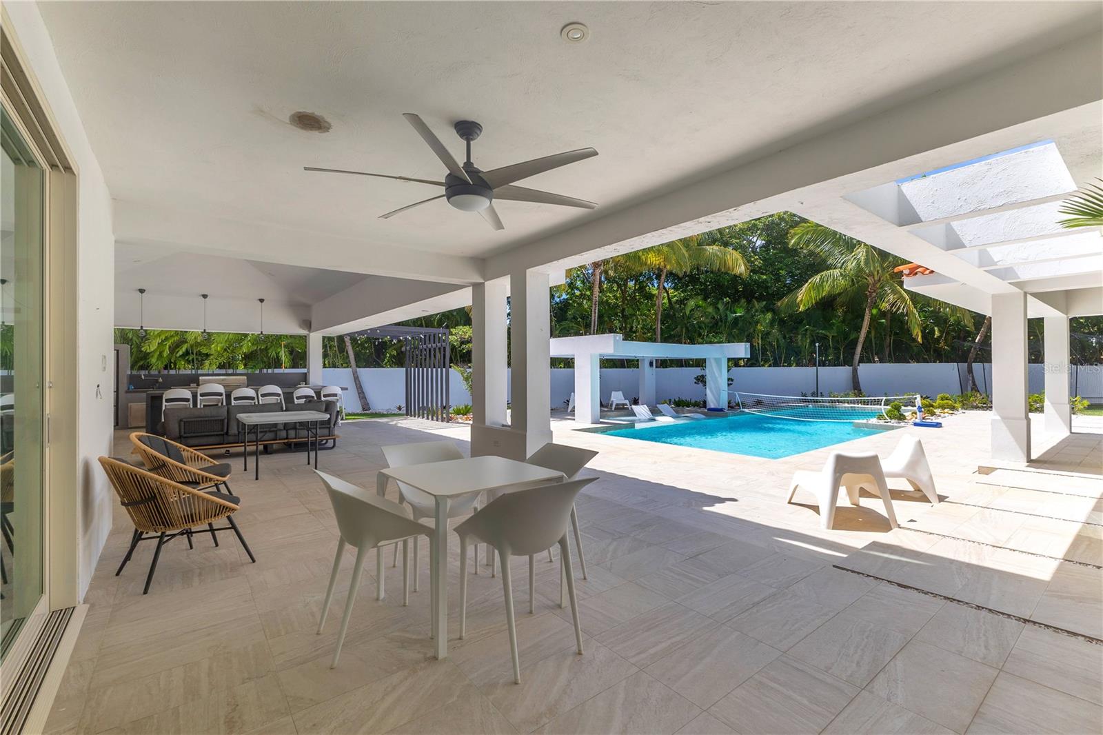 URB. DORADO BEACH EAST - Residential