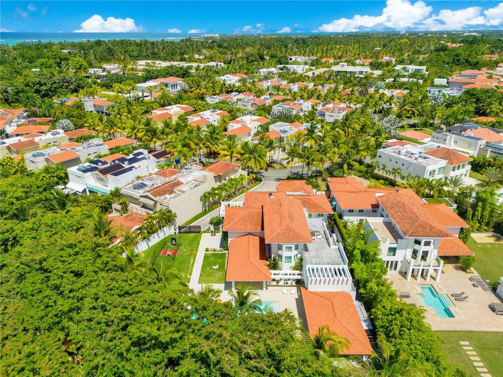 URB. DORADO BEACH EAST - Residential