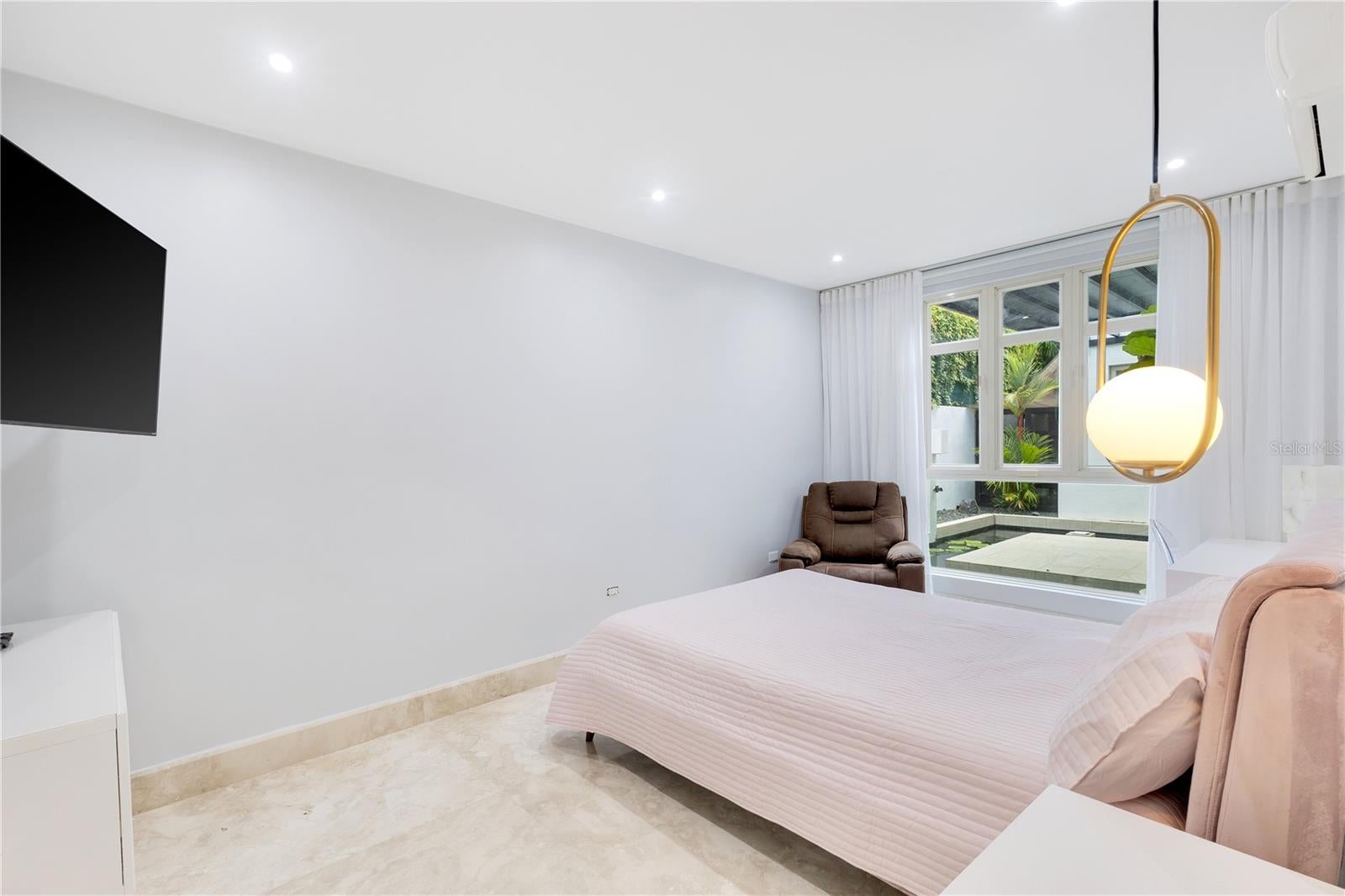 URB. DORADO BEACH EAST - Residential