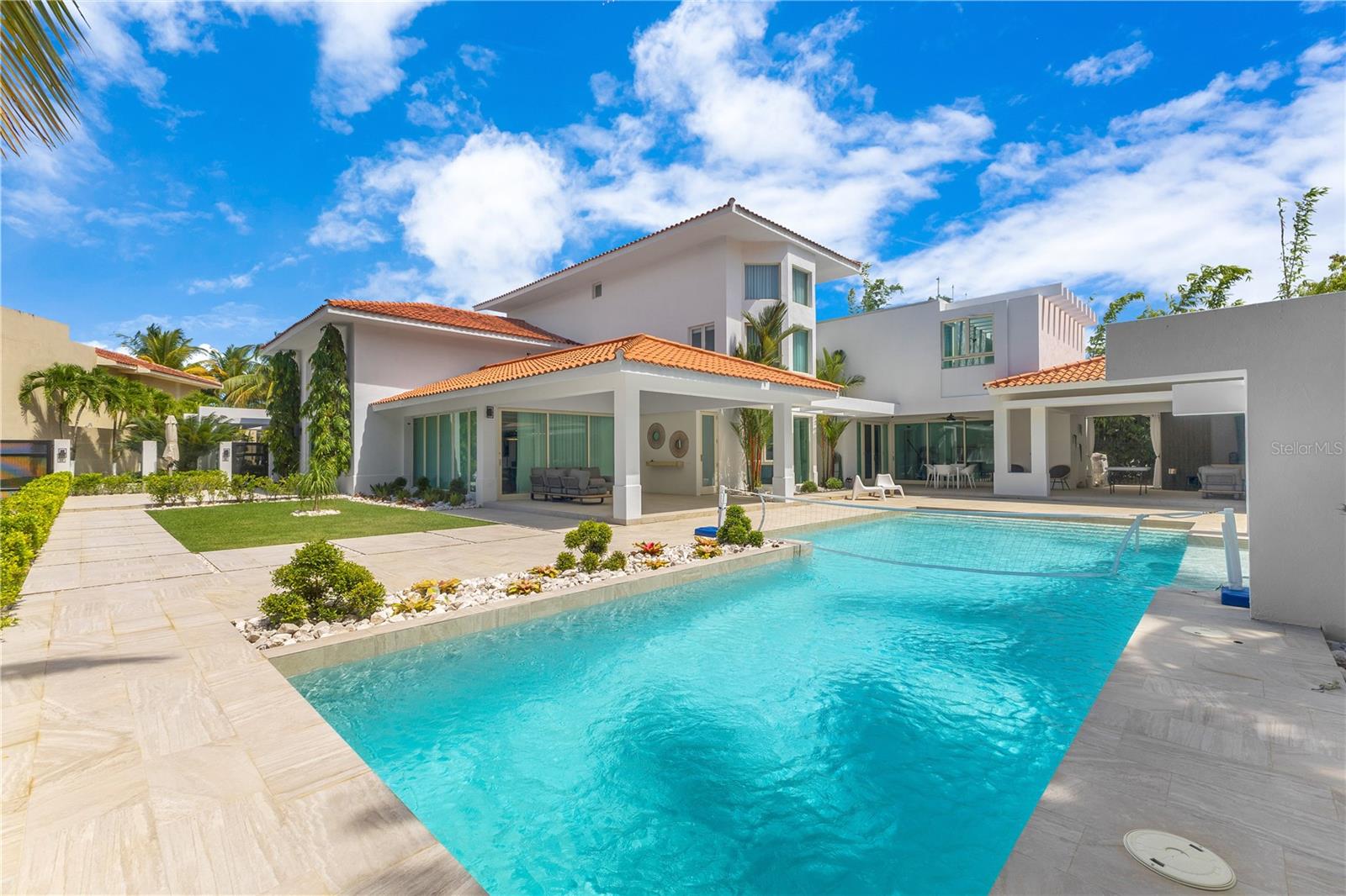 URB. DORADO BEACH EAST - Residential