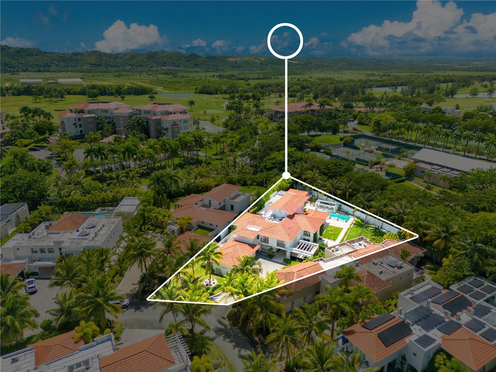 URB. DORADO BEACH EAST - Residential