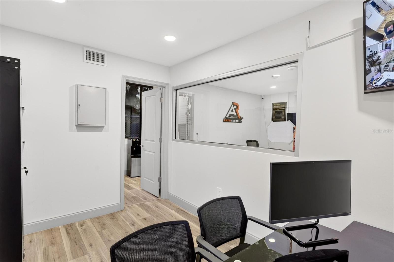 WEISSINGER - Commercial Sale