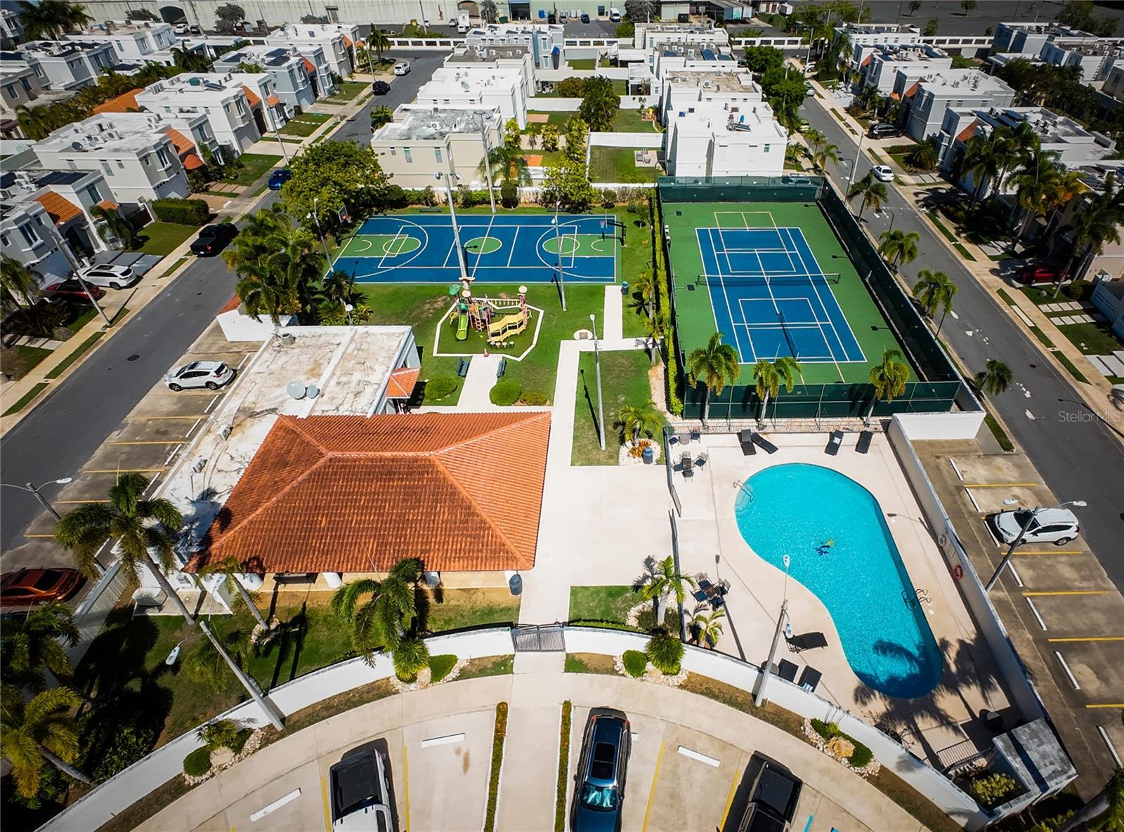 PASEO LOS CORALES II - Residential