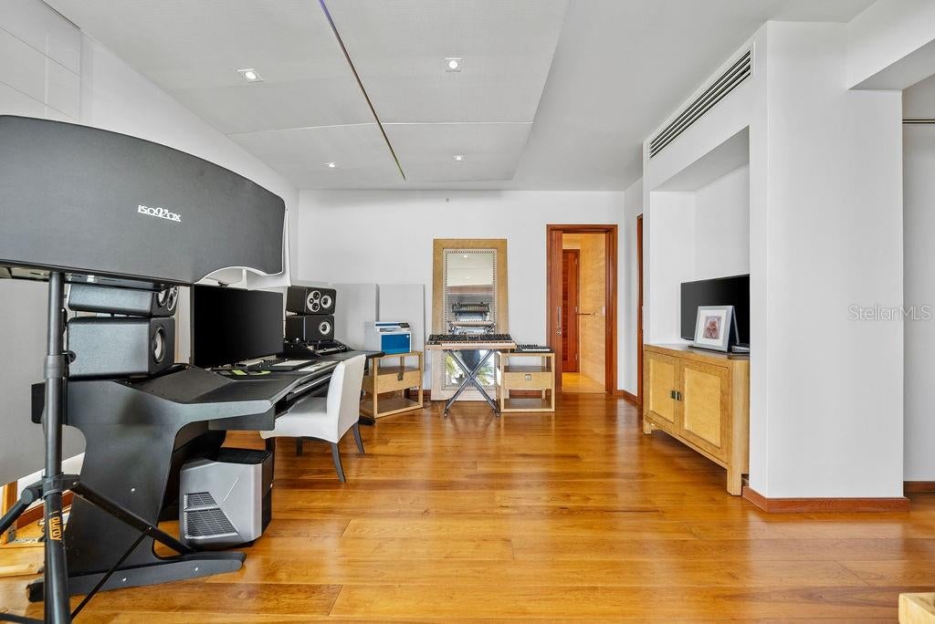 WEST BEACH RESIDENCES - Residential