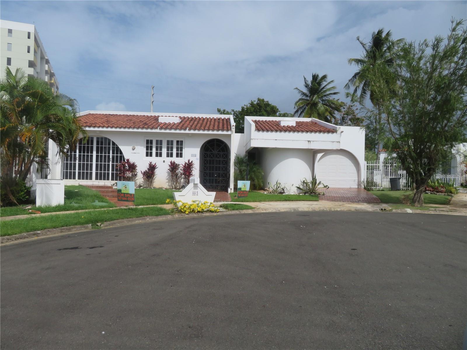 Price lower than the appraisal.Welcome to your new home opportunity in the heart of the beautiful gated community Dorado del Mar in Dorado, Puerto Rico in a CUL-D-SAC, that can be rented as an Airbnb. This property, a 5 bedroom, and another that can be made, 3 bathroom,  an office with a lots of natural light that can become in the six bedroom, situated on a generous 796 meters lot, offering both space and potential for personalization. The house provides a blank canvas for those looking to infuse their style and modern touches. As you enter the property, you're greeted by a spacious living area that seamlessly flows into the dining space, providing an open and inviting atmosphere. Multiple windows and glass doors ensure the home is bathed in natural light, enhancing the sense of space. The spacious kitchen is a chef’s dream. One of the most compelling aspects of this home is the expansive outdoor area with a Big Sun Room that at the same time, Sliding Doors and windows were built against hurricane winds of 150 miles- hour and ensuring a non-flood area. Has a nice gazebo and affords ample space for landscaping, a beautiful garden or even a private pool, making it an ideal spot for outdoor entertainment or serene relaxation. Living in this community isn't just about the home itself; it's about the lifestyle that comes with it. The gated community ensures privacy and 24 hour security, providing peace of mind for you and your family. The array of amenities within the community is unparalleled. Golf enthusiasts will revel in the meticulously maintained golf course, offering both challenge and beauty. Beach lovers will appreciate the easy access to the beautiful beach, perfect for sunbathing, swimming, or just enjoying the picturesque sunsets. For those who enjoy an active lifestyle, the community boasts tennis and basketball courts, catering to a range of sporting preferences. Additionally, the inclusion of parks and playgrounds makes this a family-friendly environment, ensuring there’s something for everyone. Another significant advantage of this location is the proximity to the Dorado Academy, a highly acclaimed p. school known for its excellence in education. Having such a reputable educational institution within the subdivision is a convenience that cannot be overstated for families. In addition to the community's internal features, this property is ideally located close to essential amenities. Convenient stores, supermarkets, a variety of restaurants, and retail options are just a short drive away, making daily errands and dining out both easy and enjoyable. Moreover, this property presents significant potential for short-term rentals and Airbnb, making it an excellent investment for both personal use and income generation. In summary, this property offers a unique blend of potential, space, and community amenities. Whether you’re looking to create your dream home or seeking a property with growth potential in a vibrant community, this house in Dorado, Puerto Rico, presents an opportunity not to be missed You have restaurants like New York, New York, Español Rest. and other countries Rest., without ruling out our country food. But not only that you have a Casino and a Bowling Alley around. You are near Tasis School and five minutes from Sabanera Health Center. In other words, you and your guests will never suffer from any need in this fantastic property. NEEDS UPDATED IF YOU WANT.