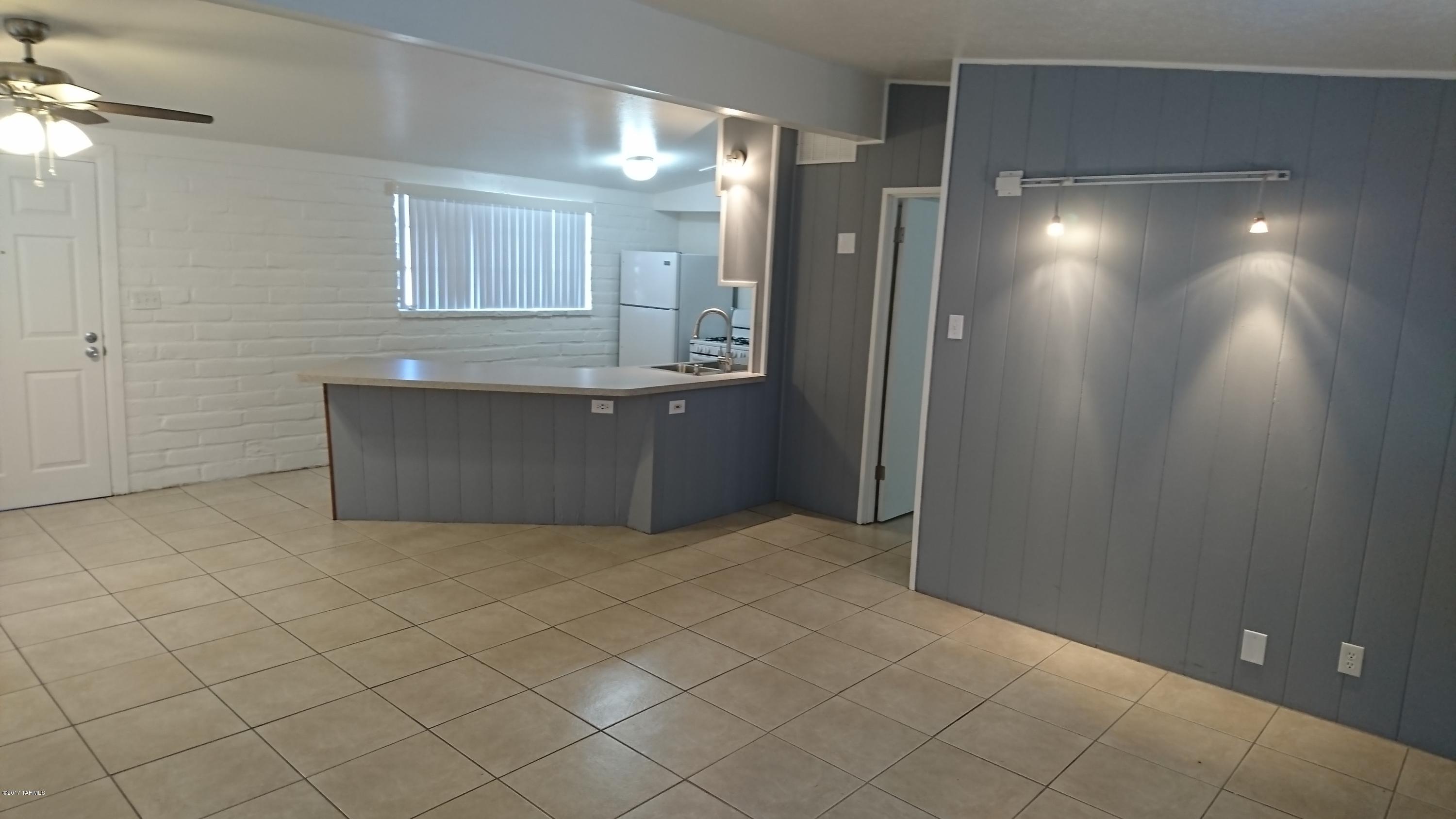 Complete renovation of a 1 bedroom. New paint, and detailed accent wall, new appliances, blinds, ceiling fans, tub re-surfaced, new water heater..New HVAC 2017 remote controlled. Looking for a 2 year term lease and/or long term tenant, NO Laundry facilities and NO pet unit..Managed and Operated by Owners