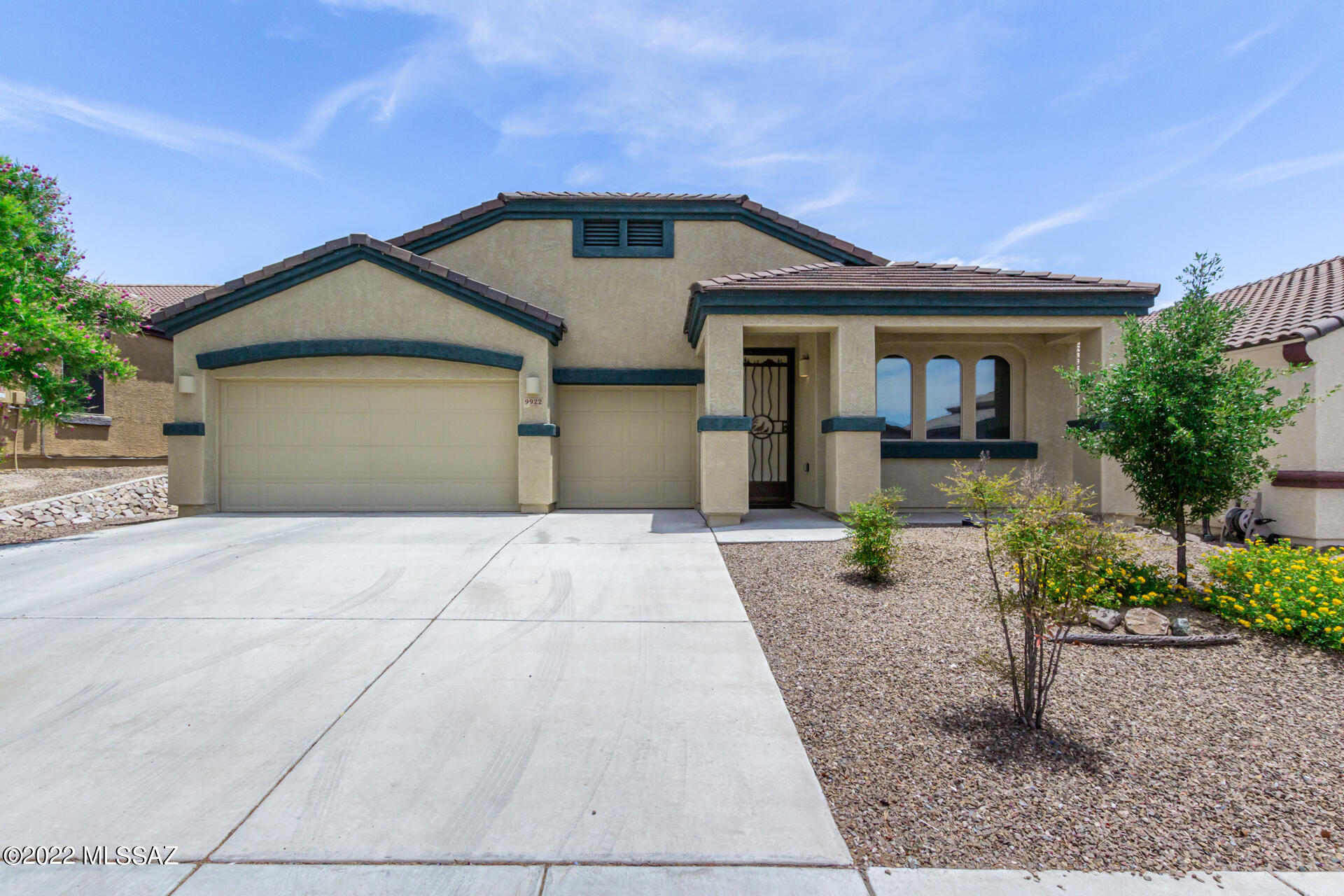Sellers will be  considering  all offers within the range of $400,000 - $415000.
This gorgeous move-in ready 3 bedroom plus den home with 3 car garage. The luxurious kitchen is upgraded with extended cabinets, granite counters, and stainless steel appliances.  The large great room is the perfect place to relax or entertain and will lead you out to the large covered patio and over-sized backyard with lush landscaping, fire pit, and two gas stubs. This meticulously maintained home is sure to impress.  The ideal location is an easy commute to I-10, and close to Tucson Premium Outlet Mall and the new NW Emergency Center.  You don't want to miss this one! Schedule your showing today!