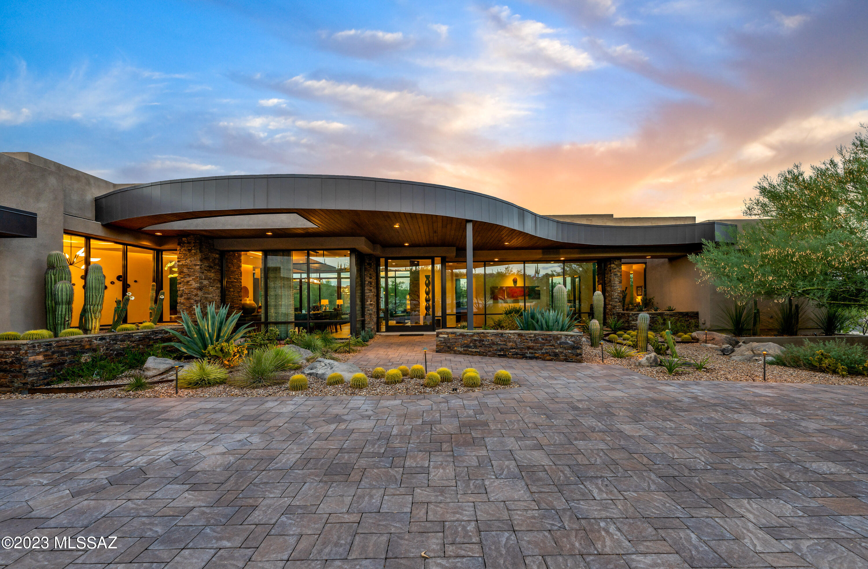 Marc Soloway & RB Construction create soft contemporary lines, infinite privacy and a truly beautifully finished home.