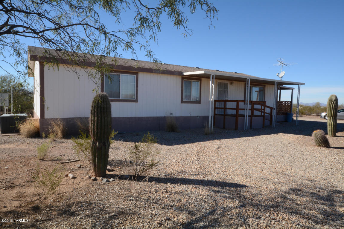 Here's a great 3 bed/2 bath rental home with land and mountain views! Manufactured home offers a covered front porch, a covered, raised deck off the dining area, and a covered back porch for plenty of shady outdoor space. Great room style living allows for easy flow from one space to another with an electric range, dishwasher, and refrigerator in the kitchen. Laundry room includes washer and dryer as well as access to the fenced back yard. Down the hall you'll find a hall bath, two guest bedrooms, and the master suite complete with its own tub/shower. Step out onto the raised deck for wonderful views, shade and room for entertaining. Natural desert landscaping is very low maintenance. If country living is your desire, check out this rental on over an acre of land.