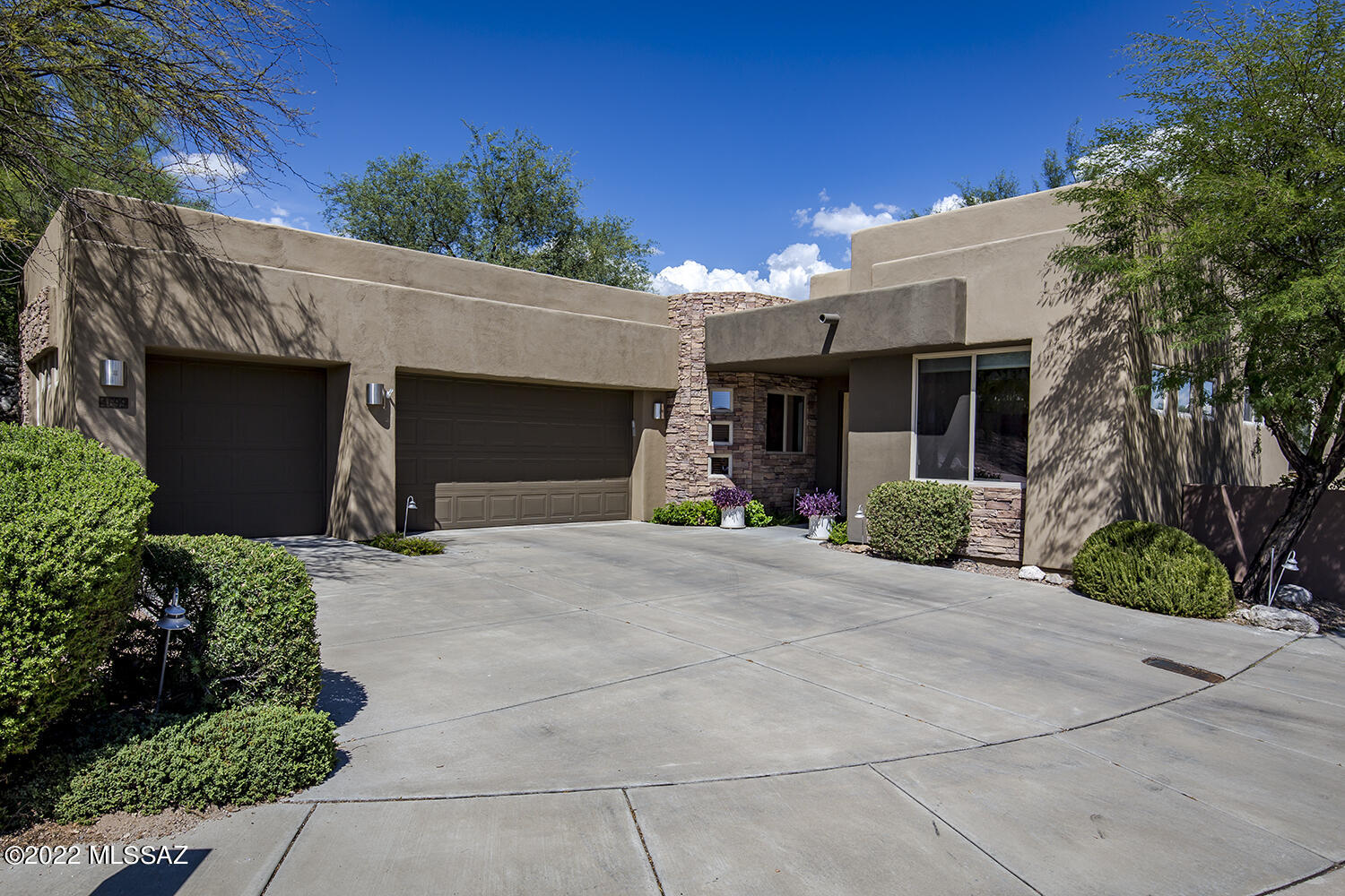 Open house Saturday 10-1pm & Sunday 1-4pm. Gorgeous, and impeccably maintained home in desirable gated community, located on a premium cul-de-sac lot w/attractive curb appeal, fruit trees, and a 3-car garage! Inside you will find a spacious dining & living area w/travertine flooring, cozy fireplace, luxurious light fixtures, and a neutral palette throughout. A cook's dream kitchen offers oak cabinetry along w/granite counters, stainless steel appliances, and a lovely breakfast bar. The primary bedroom includes patio access and a lavish ensuite w/separate soaking tub, dual sinks, walk-in closet, & a glass-block step-in shower. Charming backyard w/ lots of privacy, and comes with a large, covered patio where you can spend a relaxing evening. New Roof with a transferable warranty. DON'T MISS!