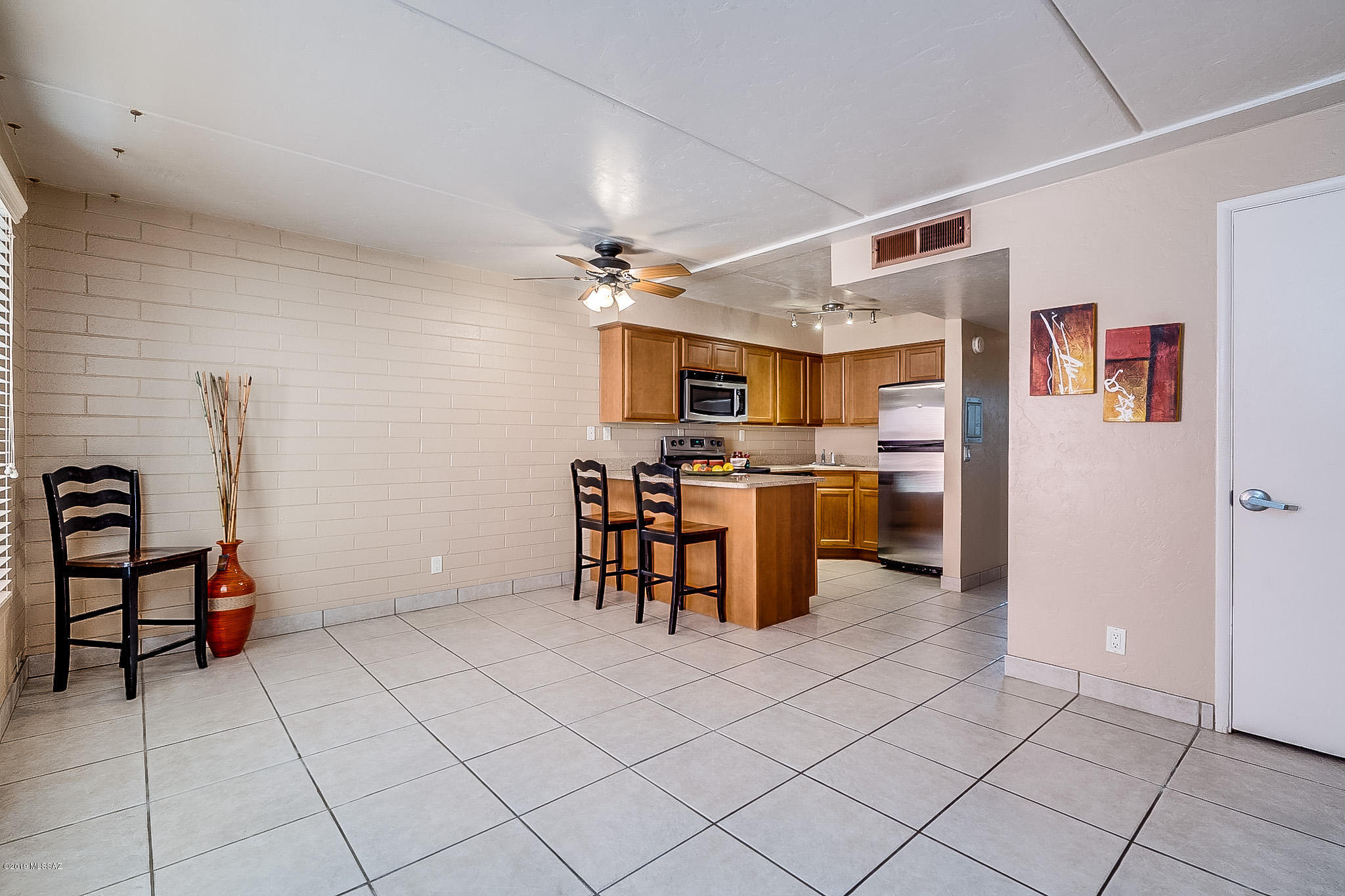 Desirable 1 bedroom, 1 bath end unit in beautiful condo complex just 4 Blocks from the U of A! This Former model includes Stainless Steel Appliances, Granite Countertops, Upgraded Cabinetry thru out, Bosch Washer and Dryer in unit! Complex has gated entry, Beautiful courtyard with swimming pool & BBQ ramada. One reserved parking space included! Water, Sewer, Trash, Roof, Exterior Maintenance and Insurance included in HOA.