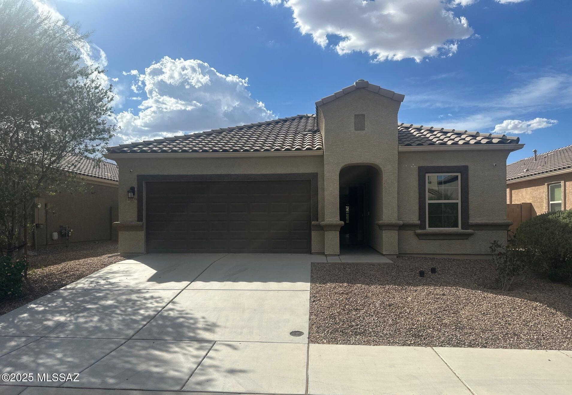 4BD, 2.5BA, single-story with 2-car garage in Saguaro Bloom, just 6 mins from freeway & Premium Outlet Mall, close to schools, shopping, and dining. Popular Harris floor plan offers open, bright living with tall ceilings, abundant natural light, and great storage. Kitchen features granite island and espresso cabinets. Premium private lot next to park & pool with no rear neighbor. Backyard has irrigation & covered patio. Community amenities: pools, hot tub, gym, splash pad & parks.