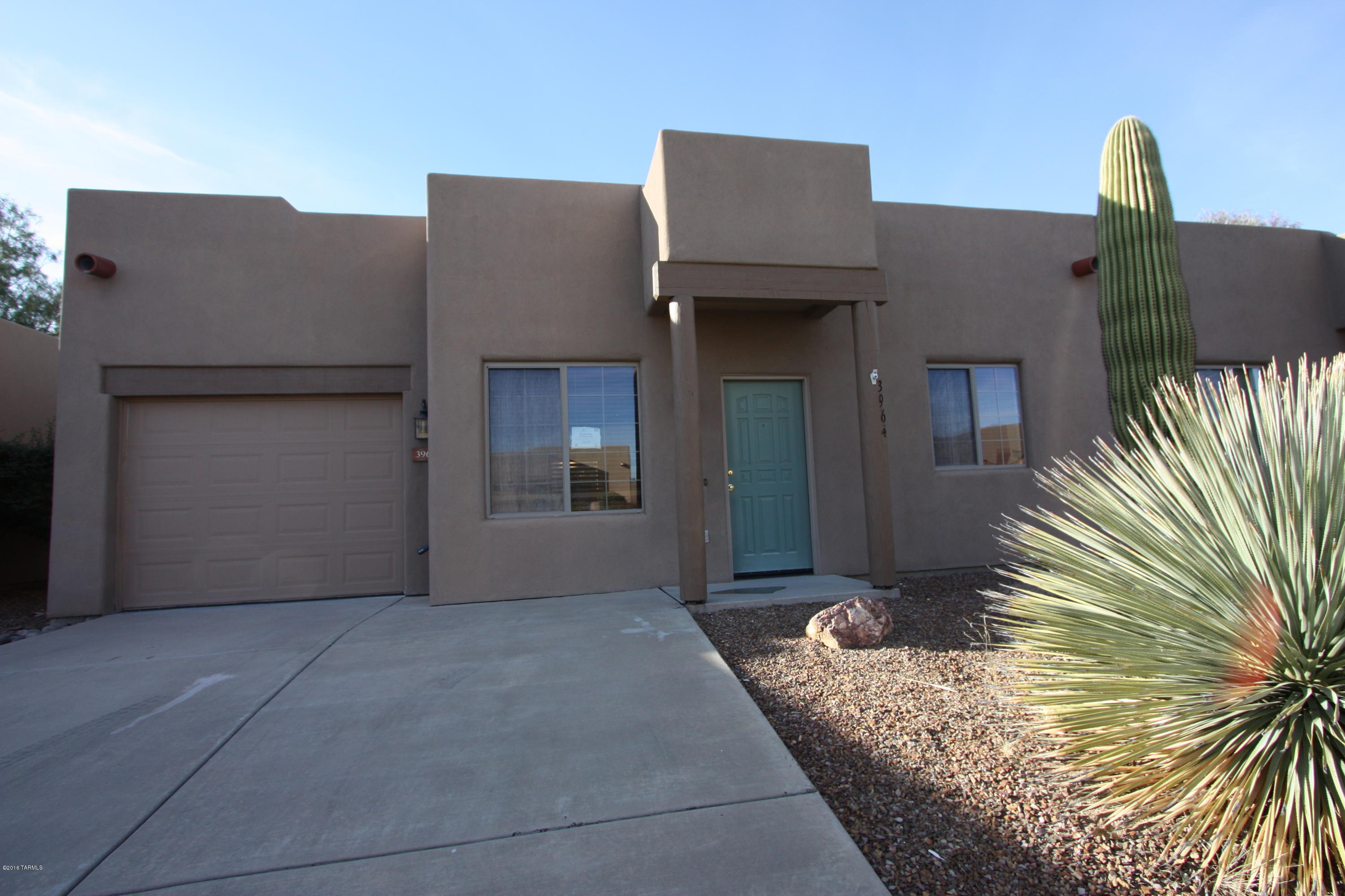 Quiet adult community in Green Valley with gorgeous desert and sunset views.